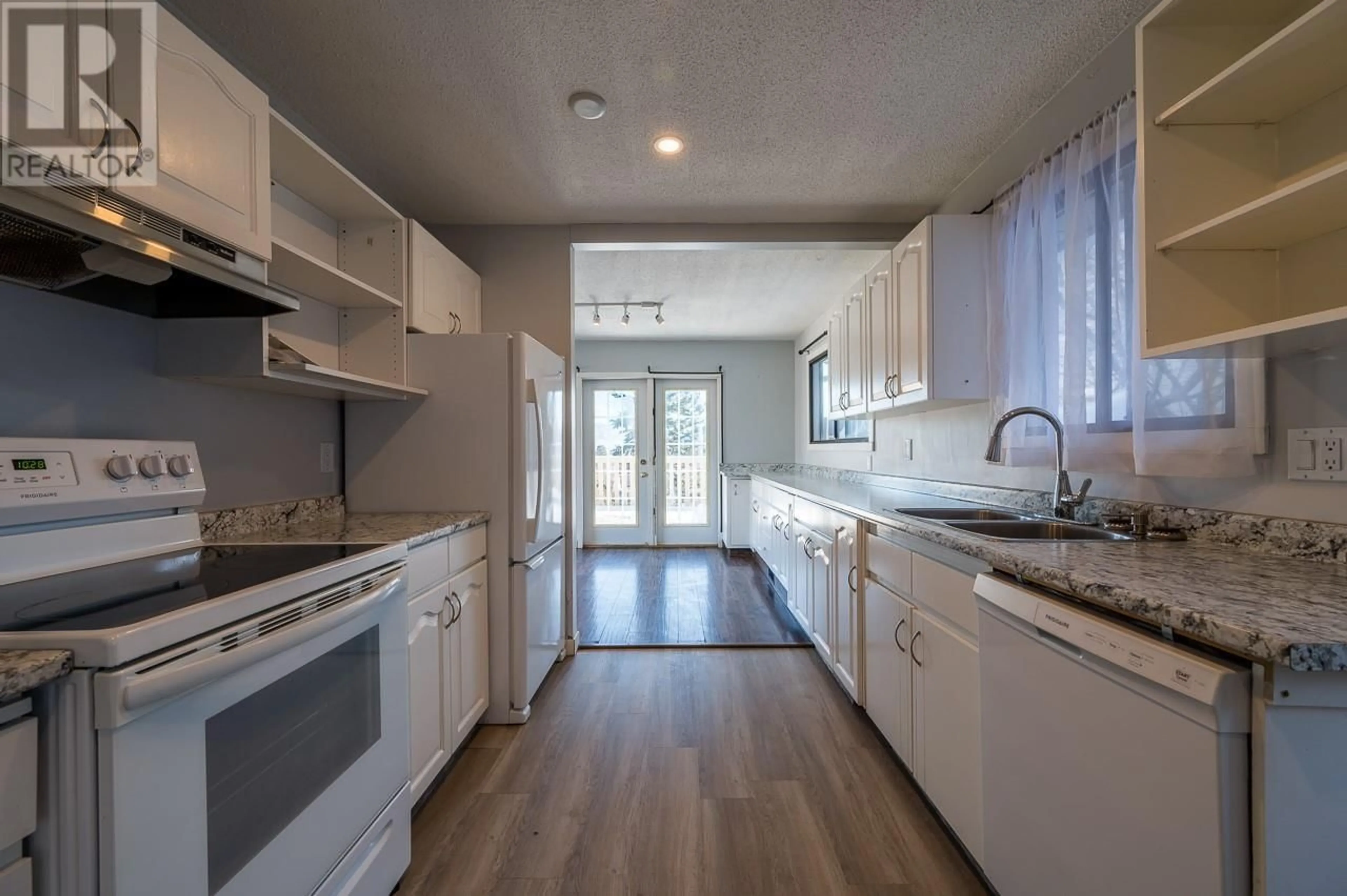 Open concept kitchen, unknown for 960 TODD Road, Kamloops British Columbia V2C5B2