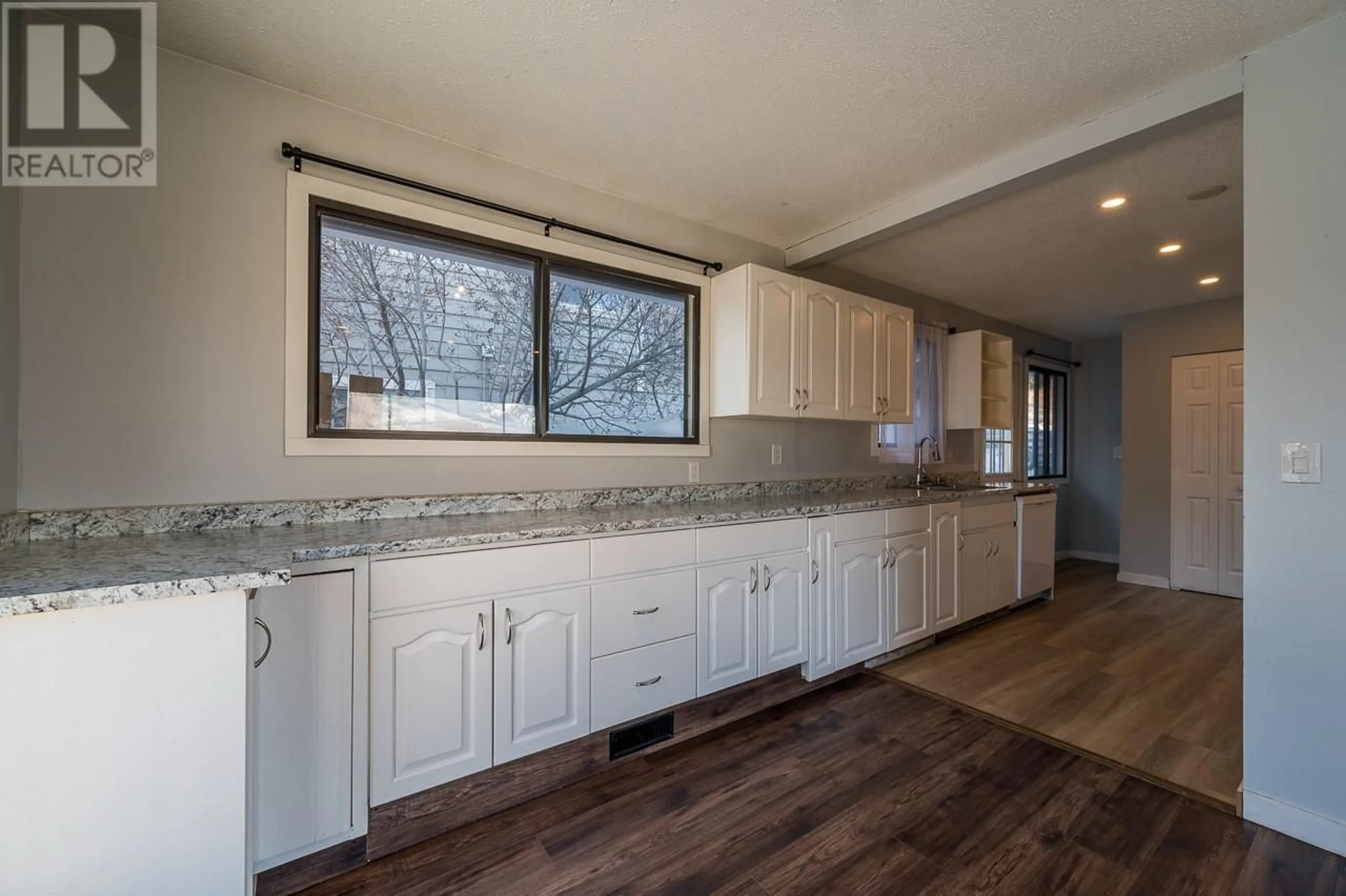 Open concept kitchen, unknown for 960 TODD Road, Kamloops British Columbia V2C5B2