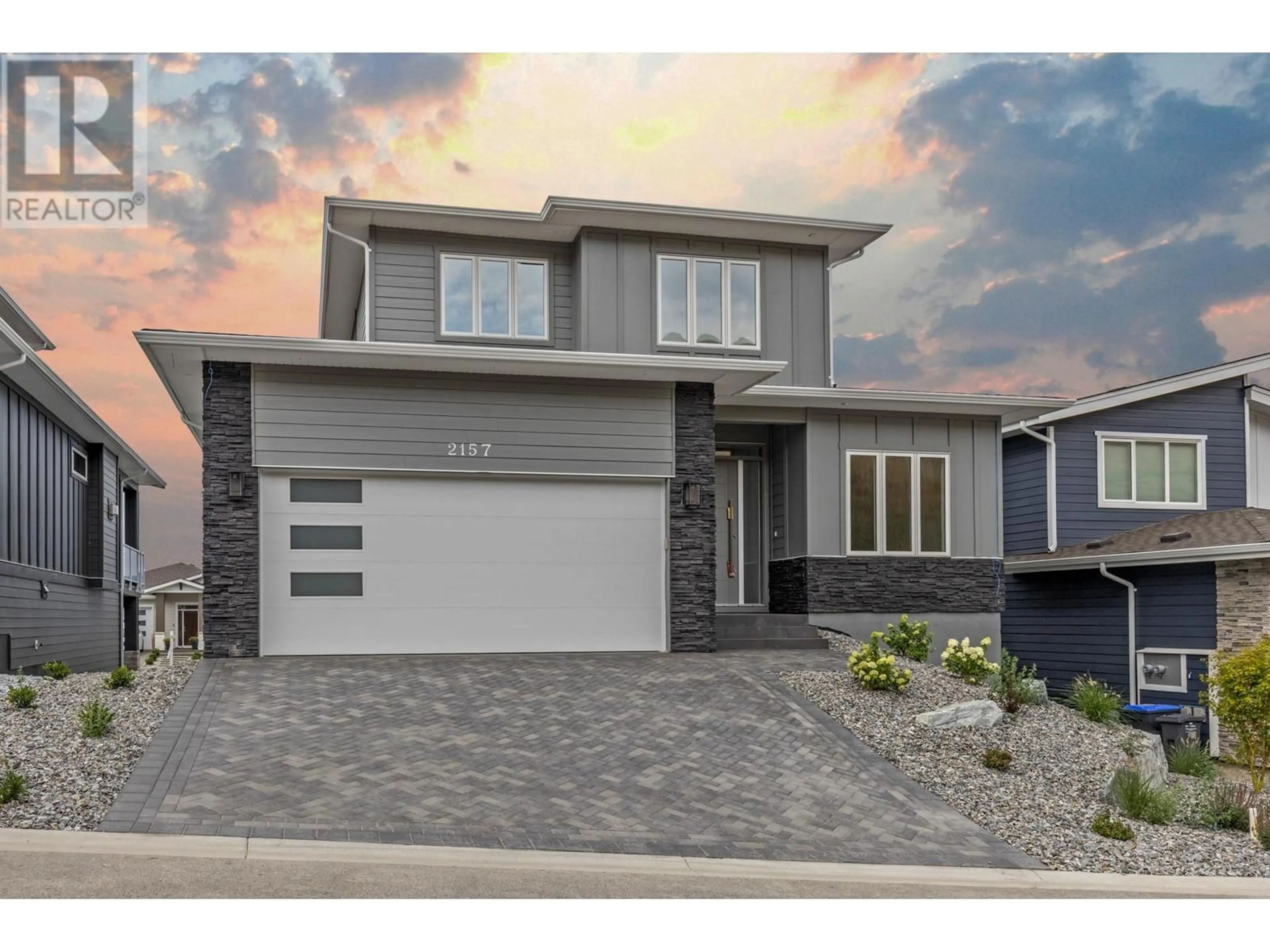 Home with vinyl exterior material, street for 2157 Kentucky Crescent, Kelowna British Columbia V1P1S8