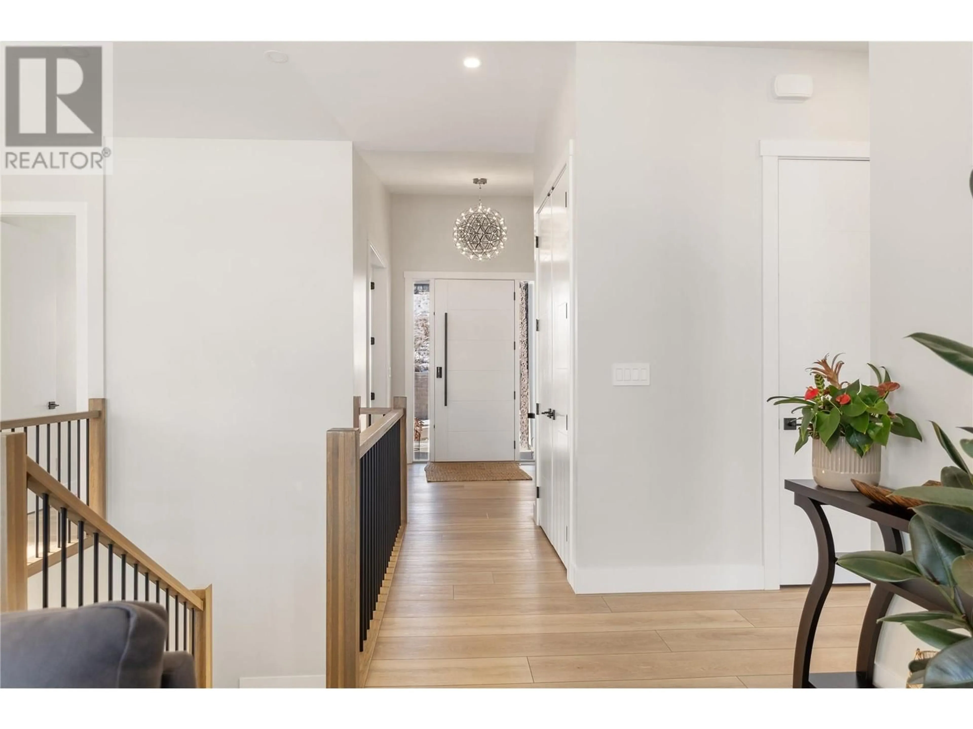 Indoor entryway for 869 CARNOUSTIE DRIVE, Kelowna British Columbia V1P0A3