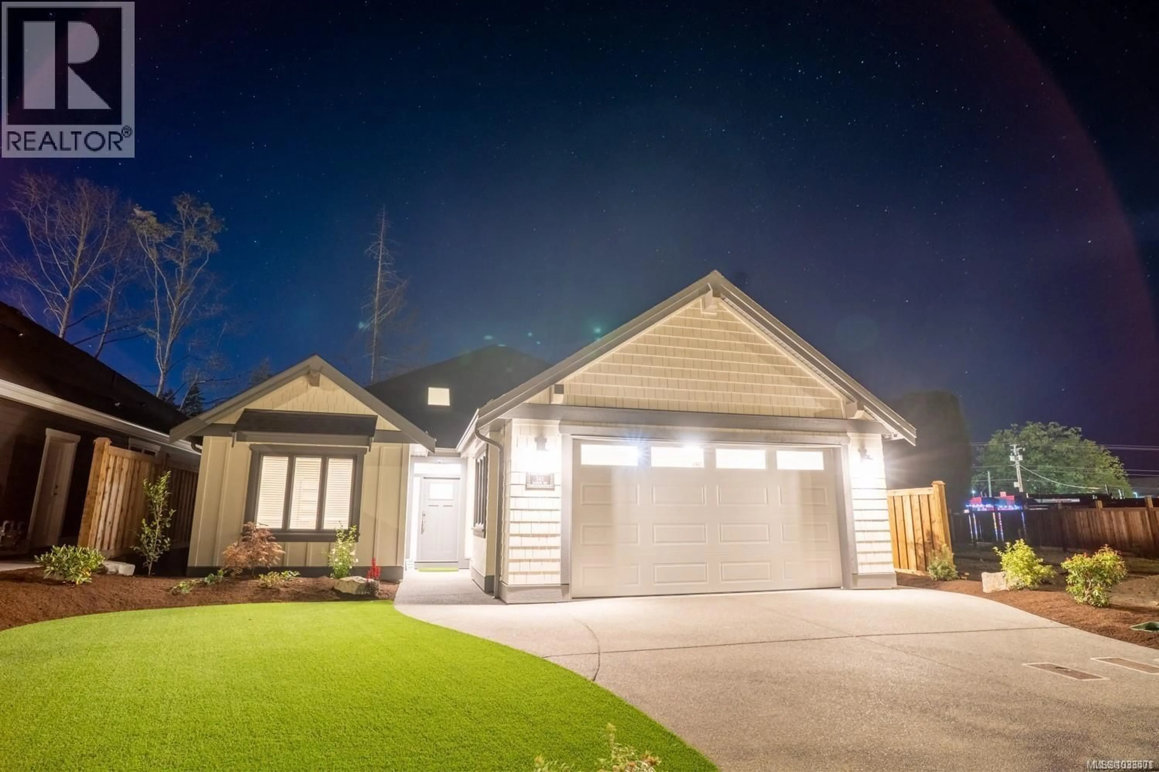 Home with vinyl exterior material, street for 409 HUMMINGBIRD PLACE, Parksville British Columbia V9P1K1