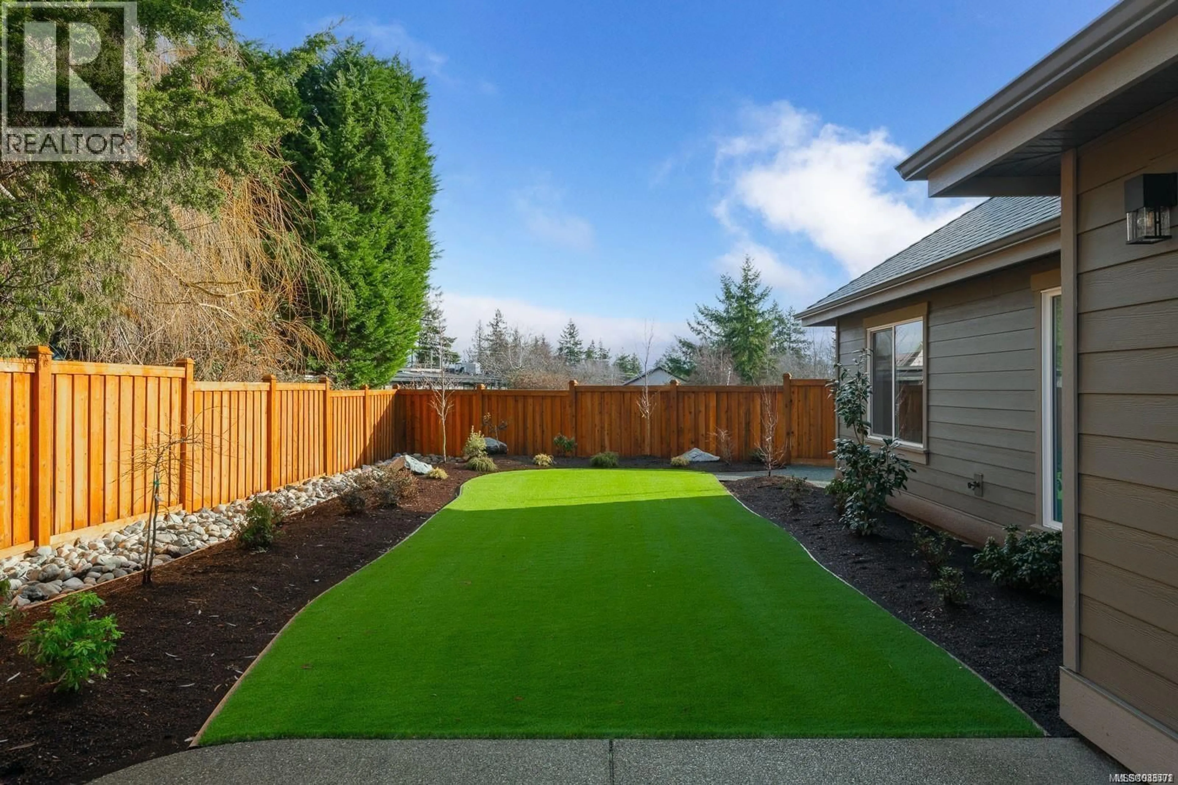 Patio, mountain view for 409 HUMMINGBIRD PLACE, Parksville British Columbia V9P1K1
