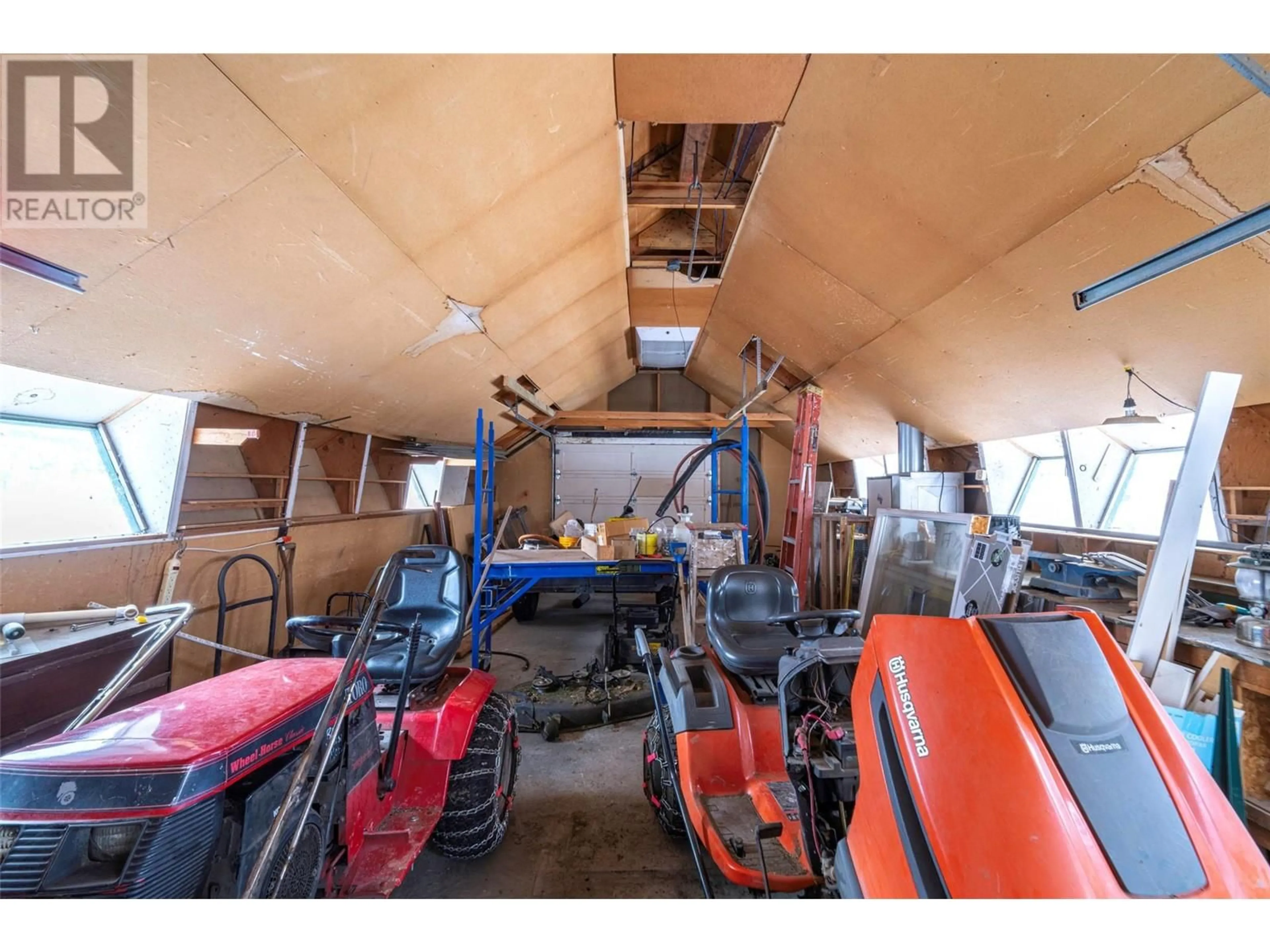 Indoor garage for 632 POTTERY ROAD, Vernon British Columbia V1B3A6