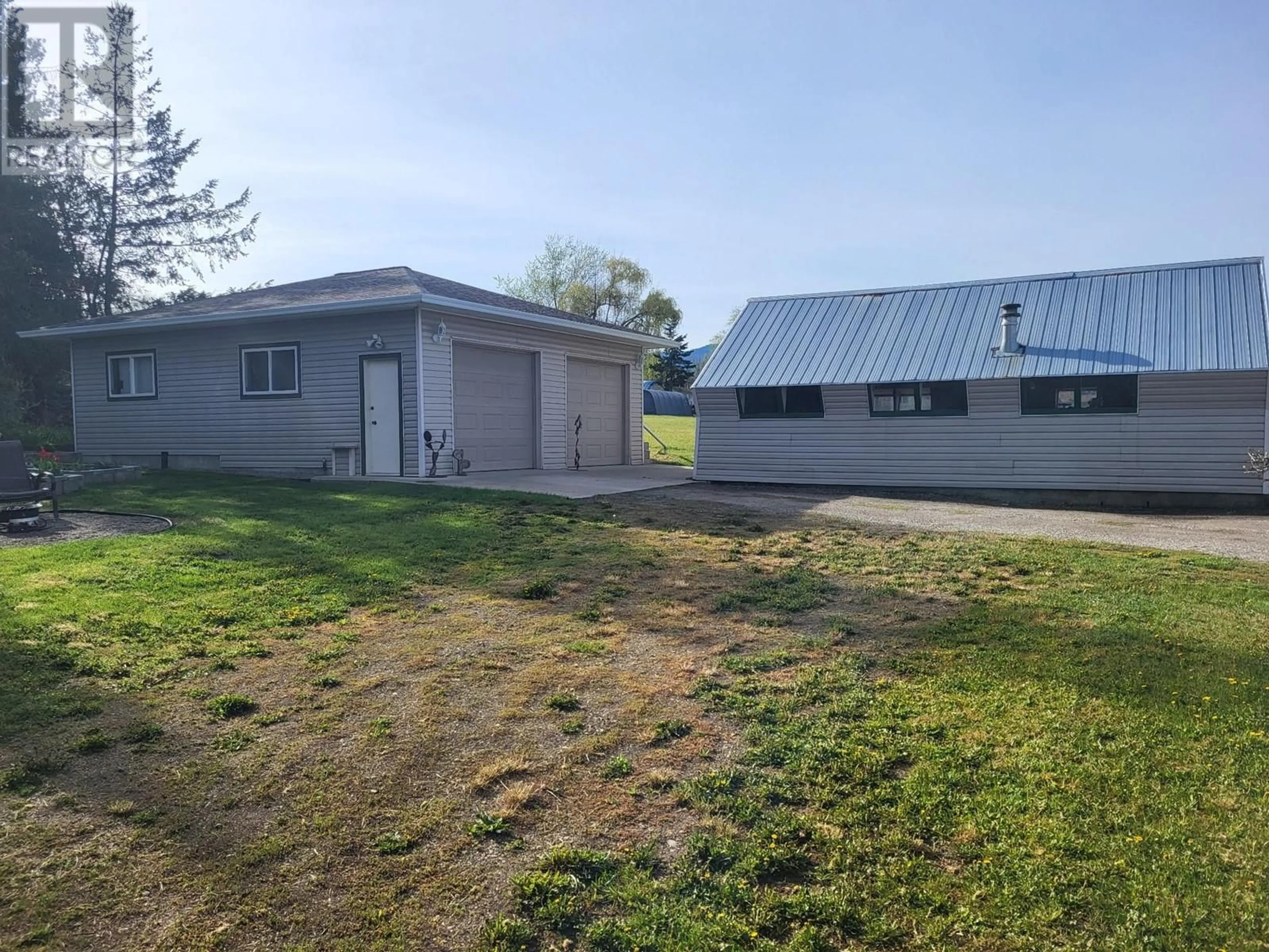 A pic from outside/outdoor area/front of a property/back of a property/a pic from drone, building for 632 POTTERY ROAD, Vernon British Columbia V1B3A6