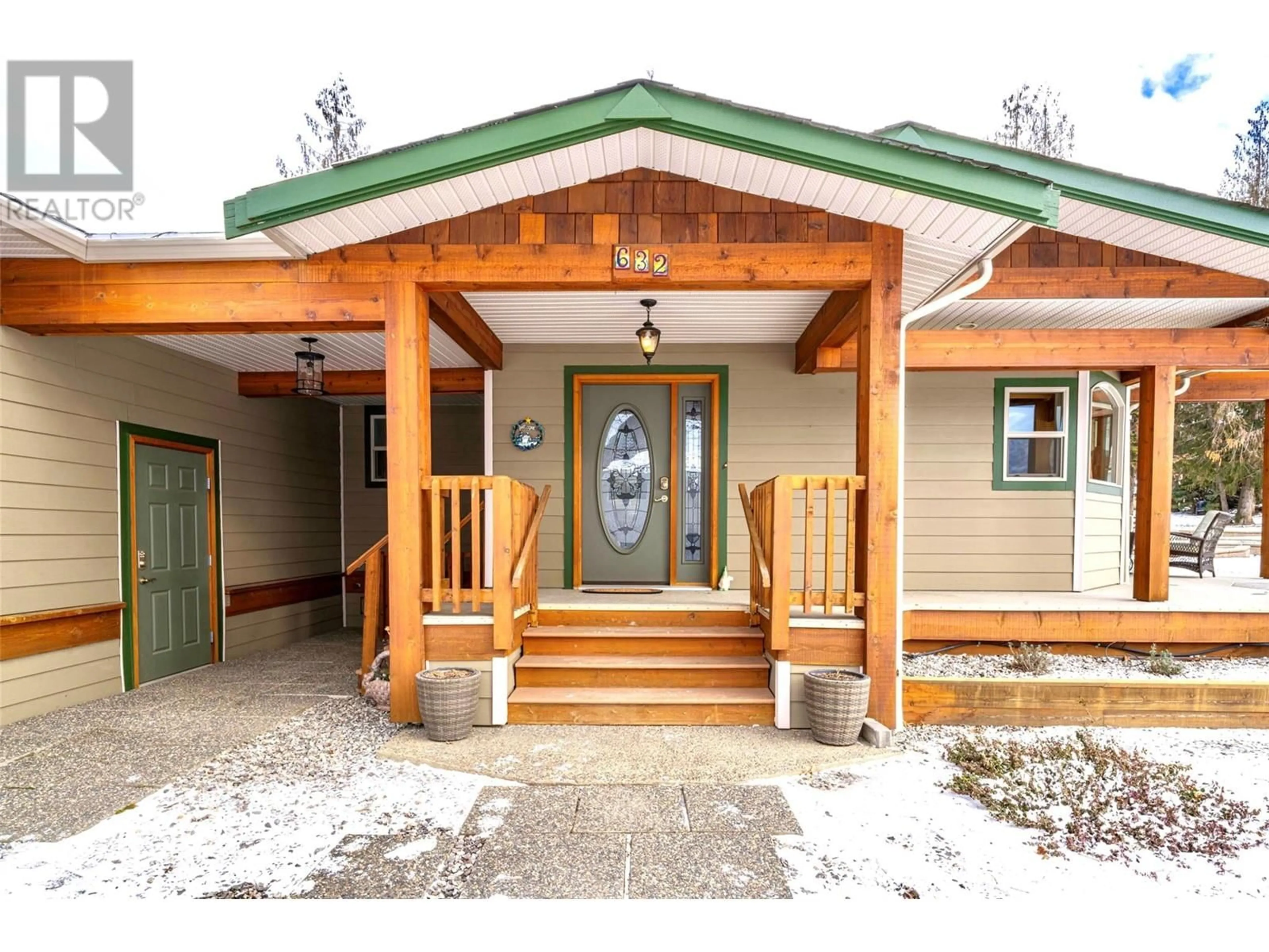 Indoor entryway for 632 Pottery Road, Vernon British Columbia V1B3A6