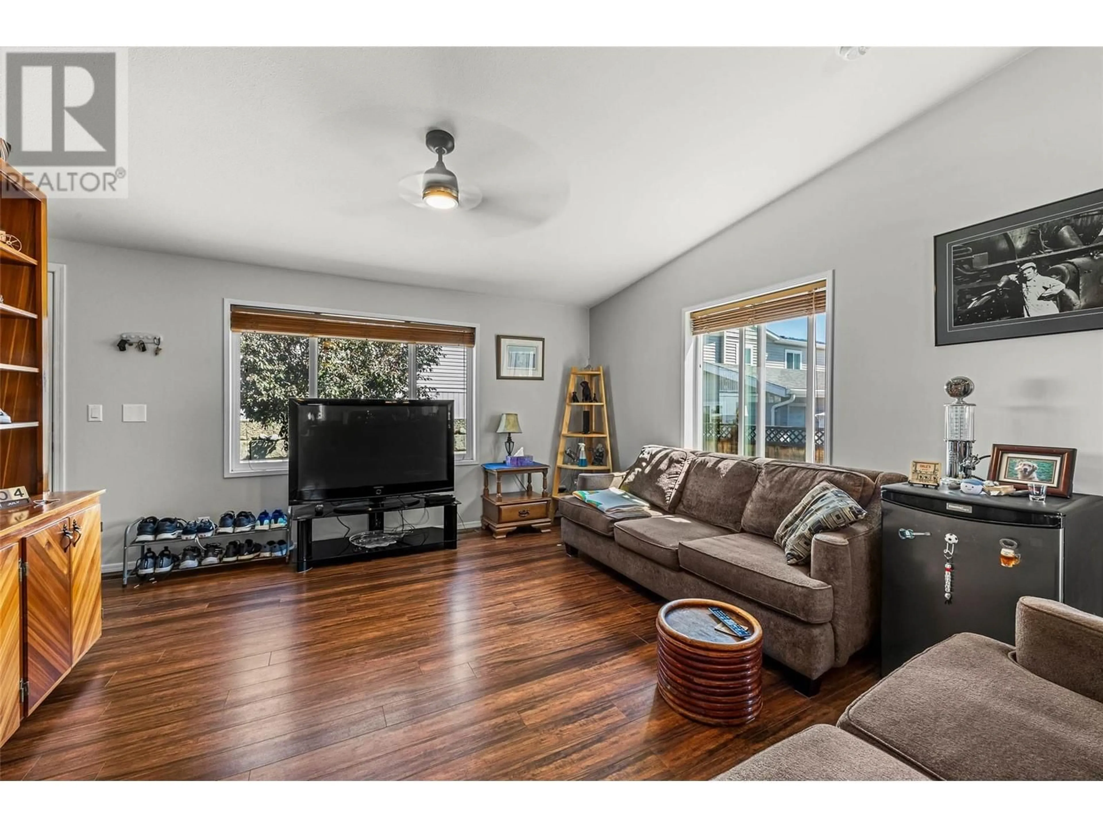 Living room with furniture, wood/laminate floor for 768 SHUSWAP  E Road Unit# 4, Kamloops British Columbia V2H0A4