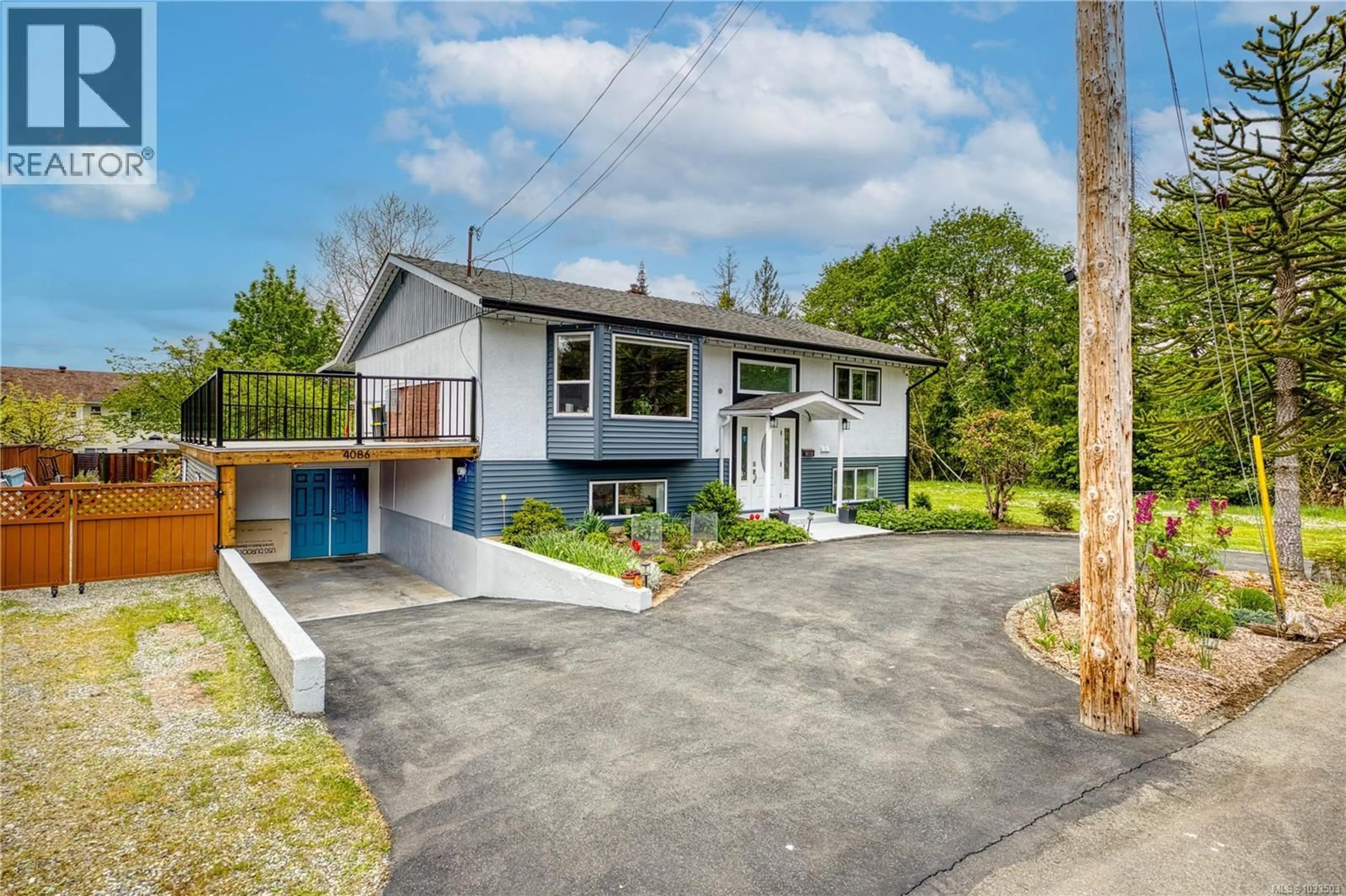 A pic from outside/outdoor area/front of a property/back of a property/a pic from drone, street for 4086 SHAUGHNESSY STREET, Port Alberni British Columbia V9Y6E5