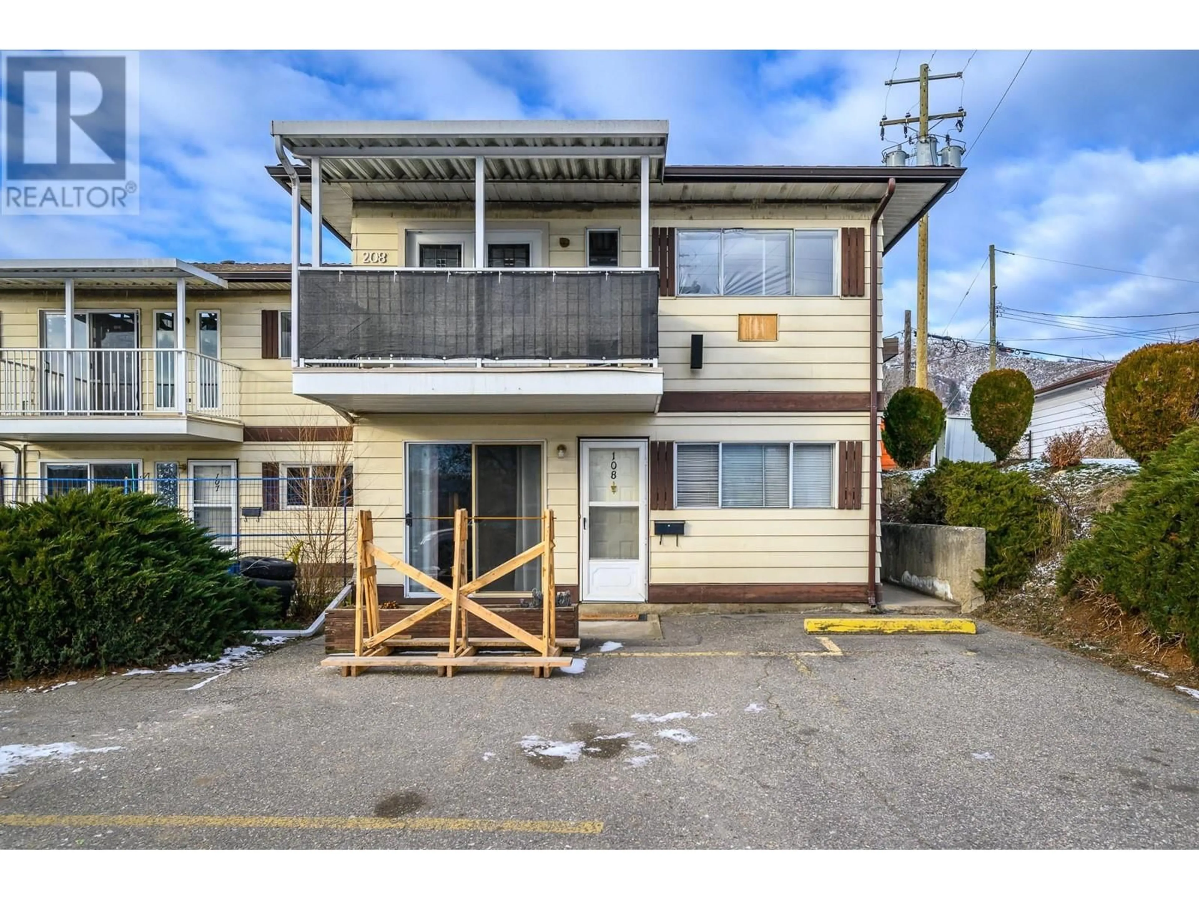 A pic from outside/outdoor area/front of a property/back of a property/a pic from drone, street for 208 - 4004 34 STREET, Vernon British Columbia V1T5Y2