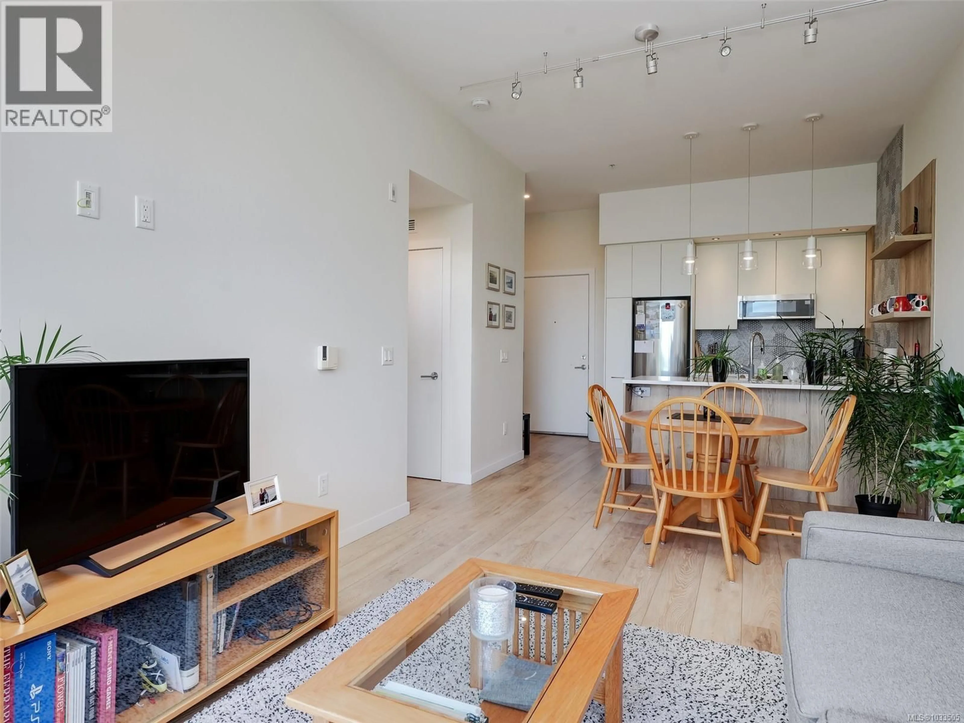 Living room with furniture, unknown for 404 - 1588 NORTH DAIRY ROAD, Saanich British Columbia V8T3V4