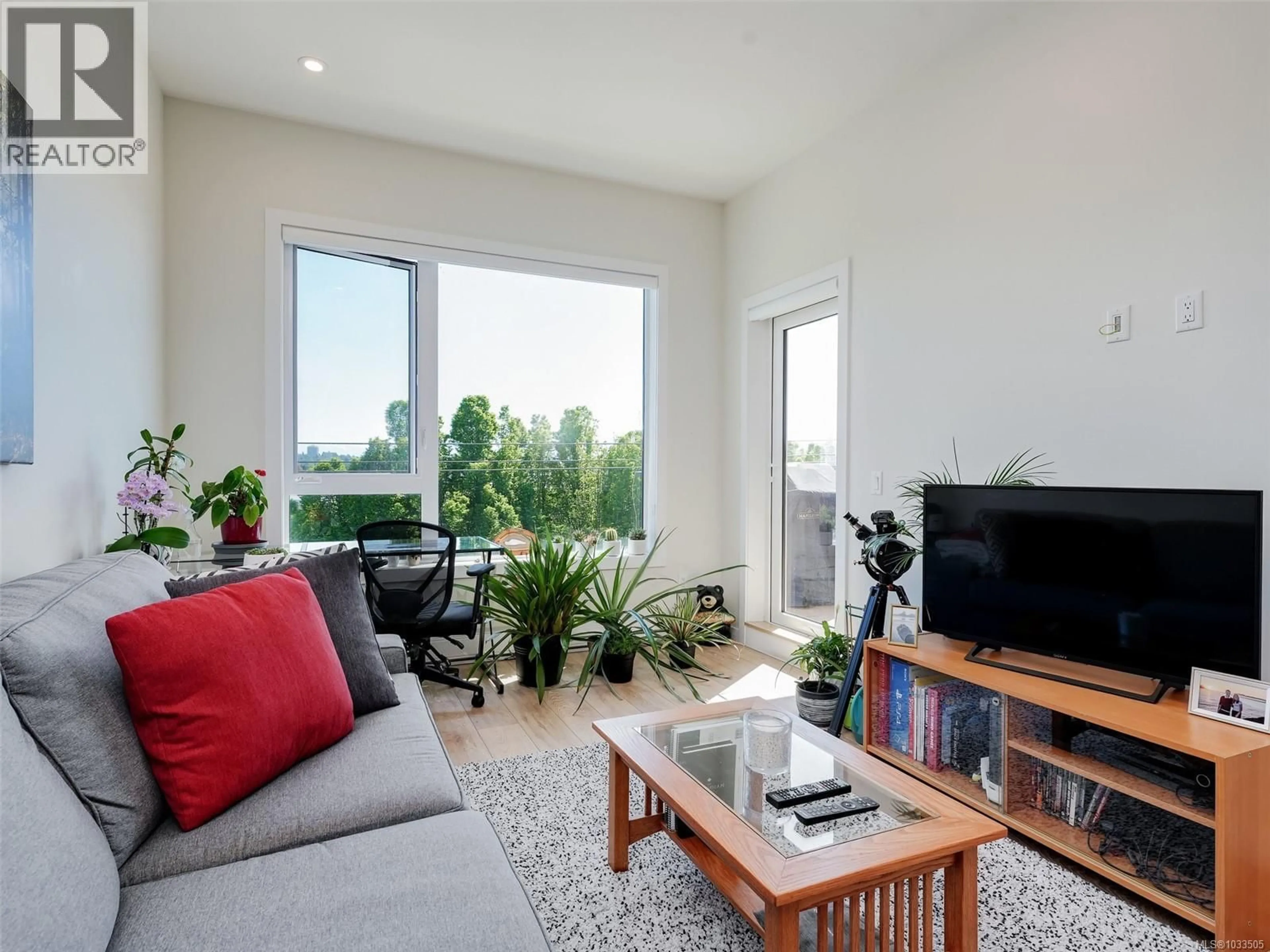 Living room with furniture, unknown for 404 - 1588 NORTH DAIRY ROAD, Saanich British Columbia V8T3V4