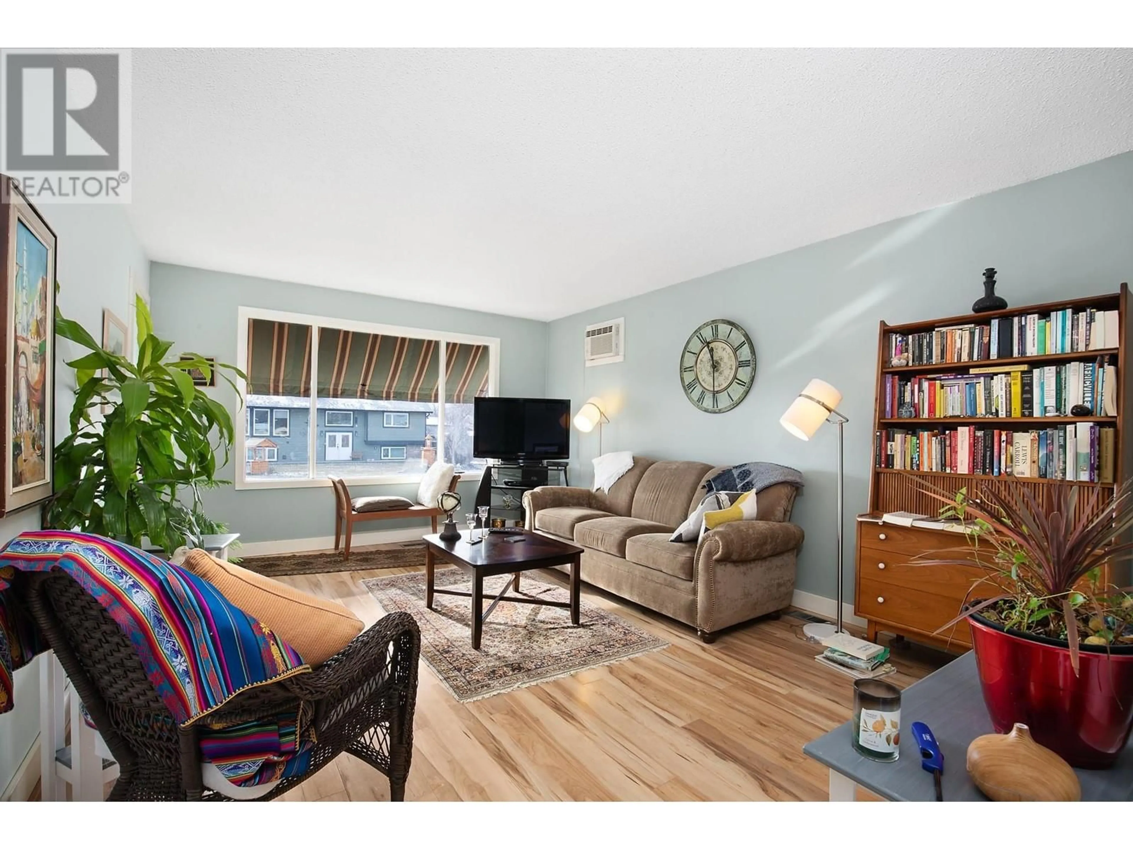 Living room with furniture, wood/laminate floor for 824 Georgeann Road, Kamloops British Columbia V2B6H8