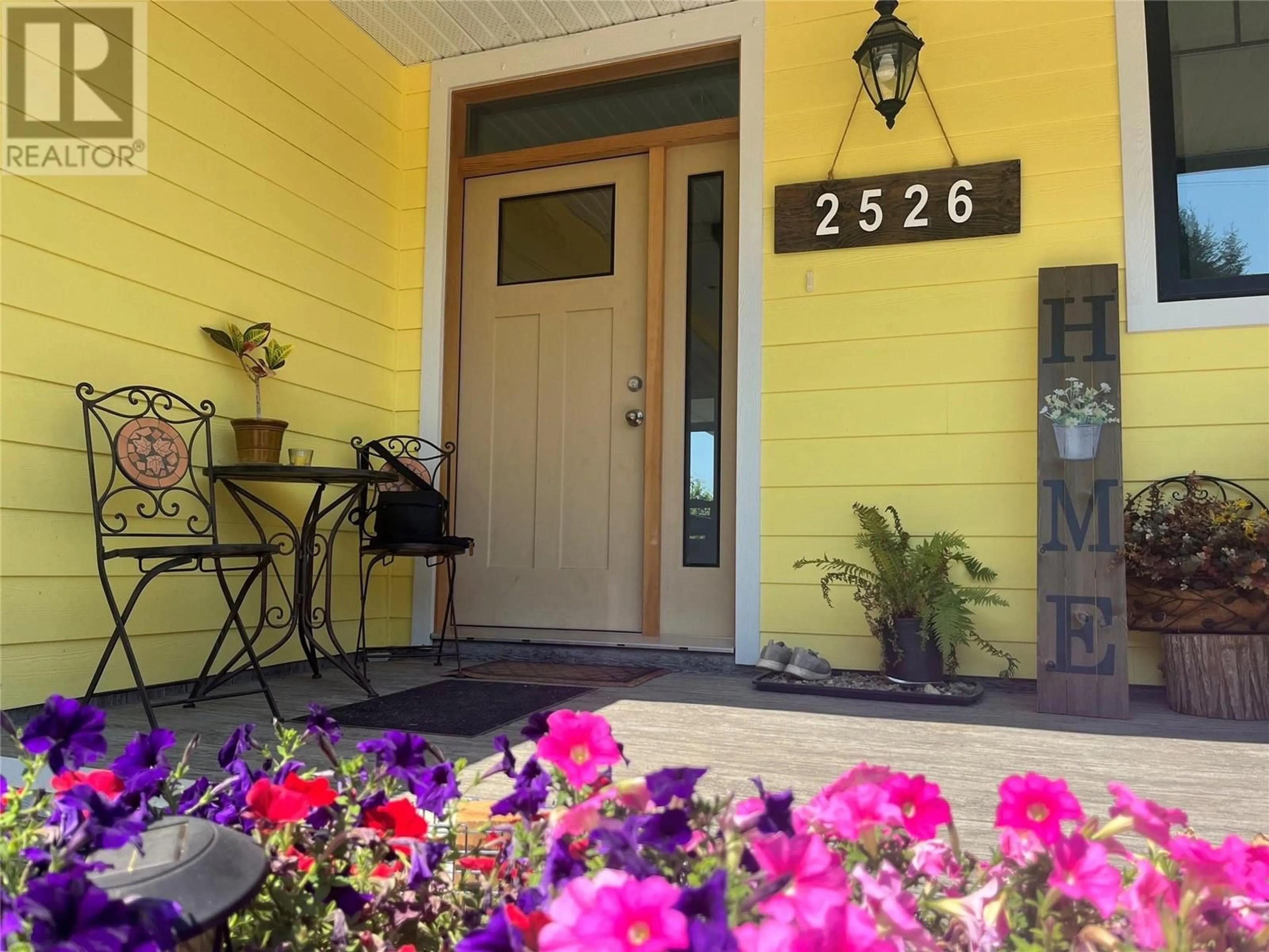 Indoor entryway for 2526 Waverly Drive, Blind Bay British Columbia V0E1H2