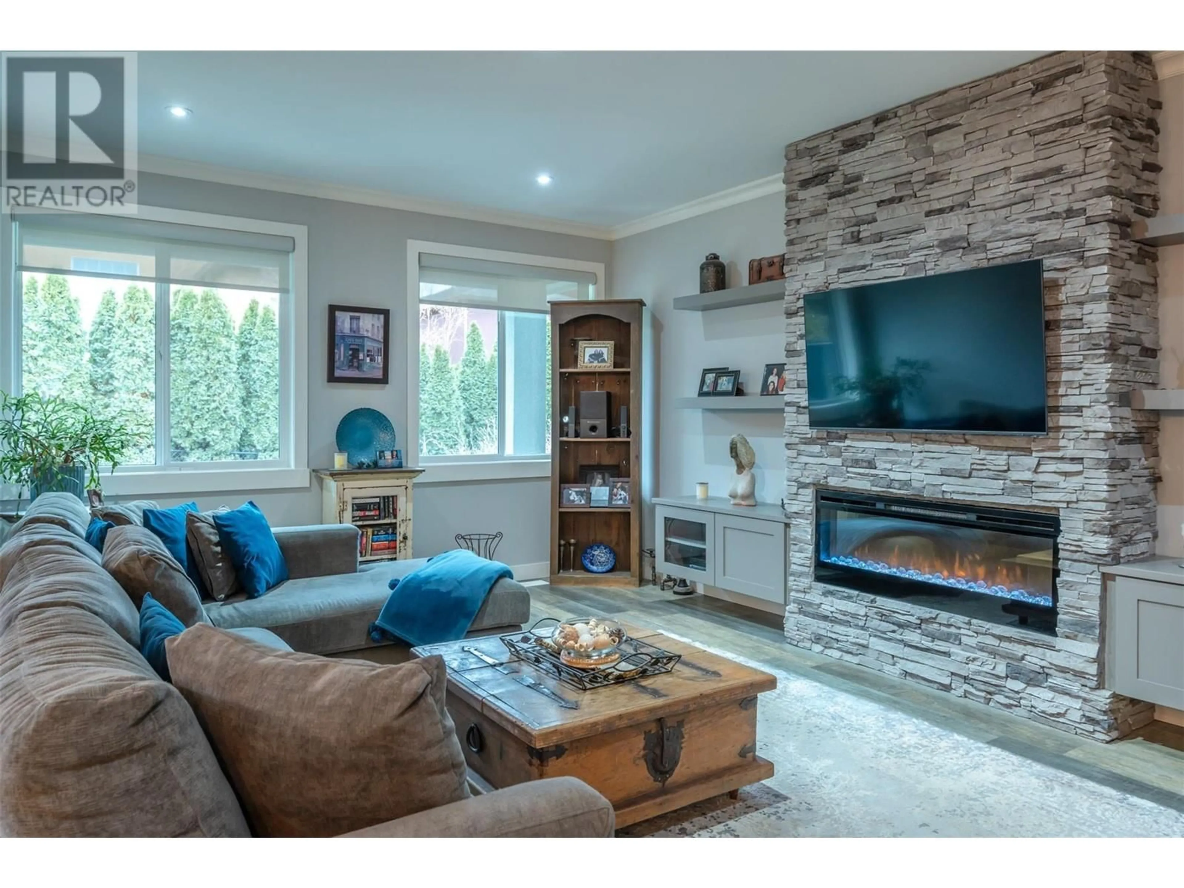 Living room with furniture, wood/laminate floor for 361 Chardonnay Avenue, Oliver British Columbia V0H1T4