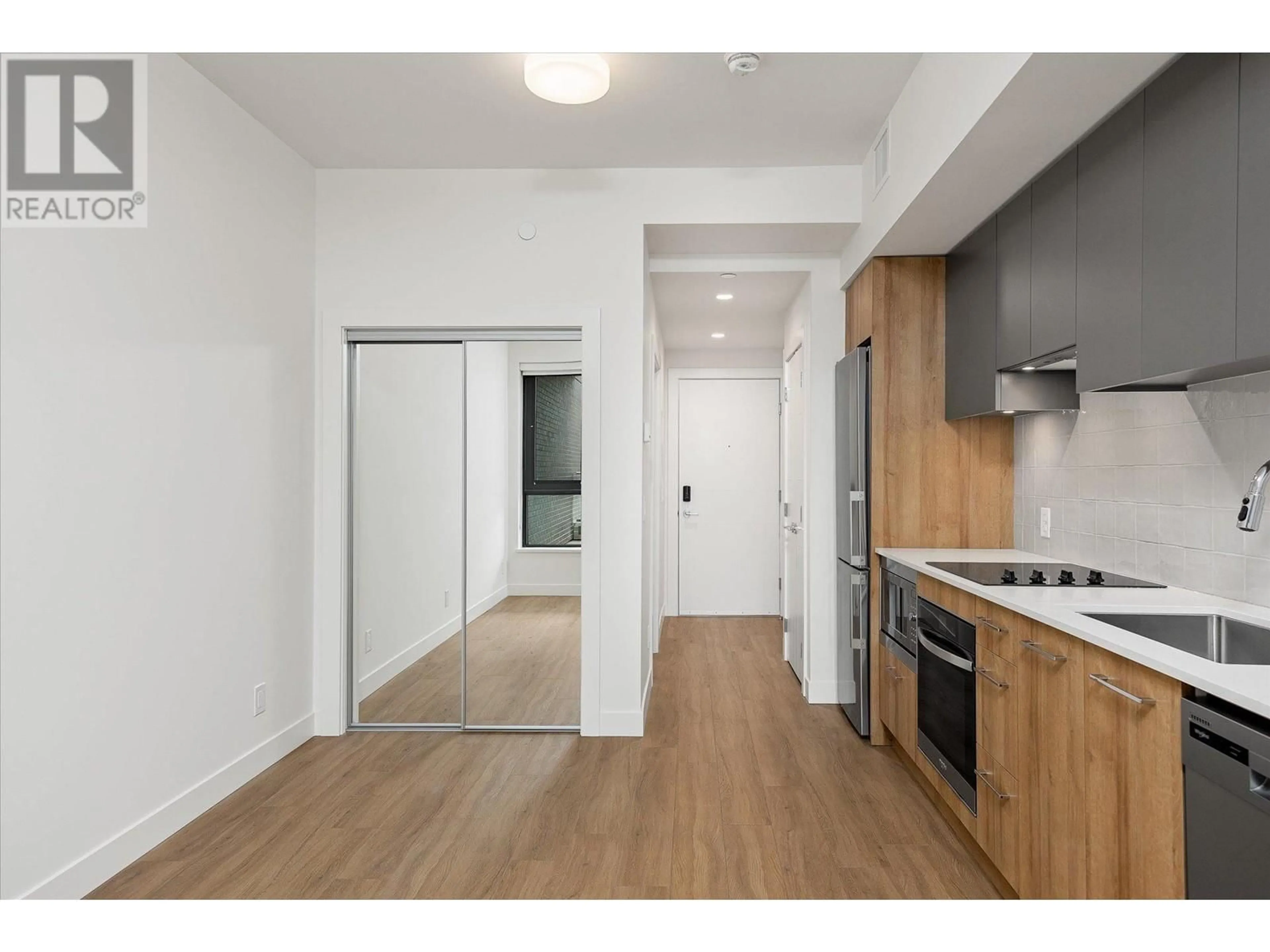 Indoor entryway for 310 - 3699 CAPOZZI ROAD, Kelowna British Columbia V1W0G3