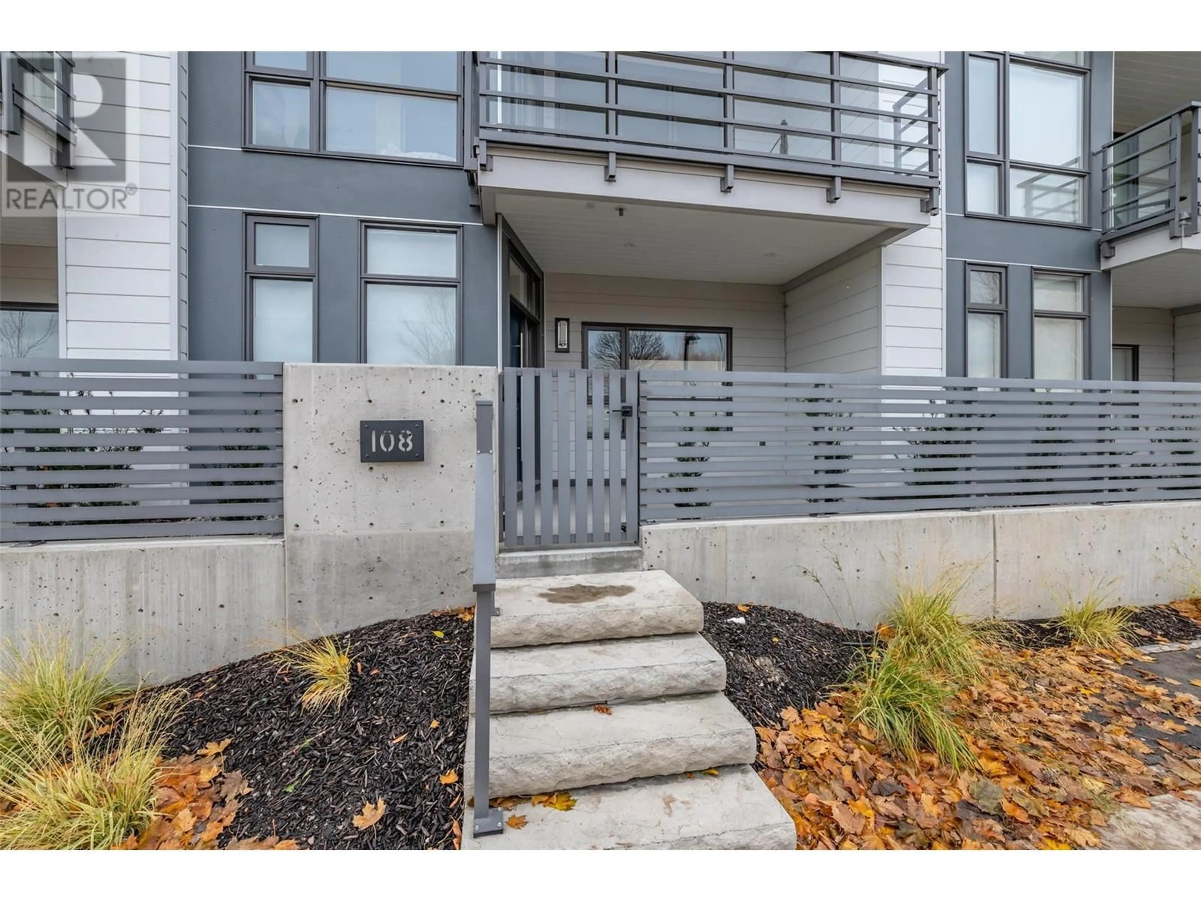 Indoor entryway for 201 WYLIE Street Unit# 108, Penticton British Columbia V2A0H3