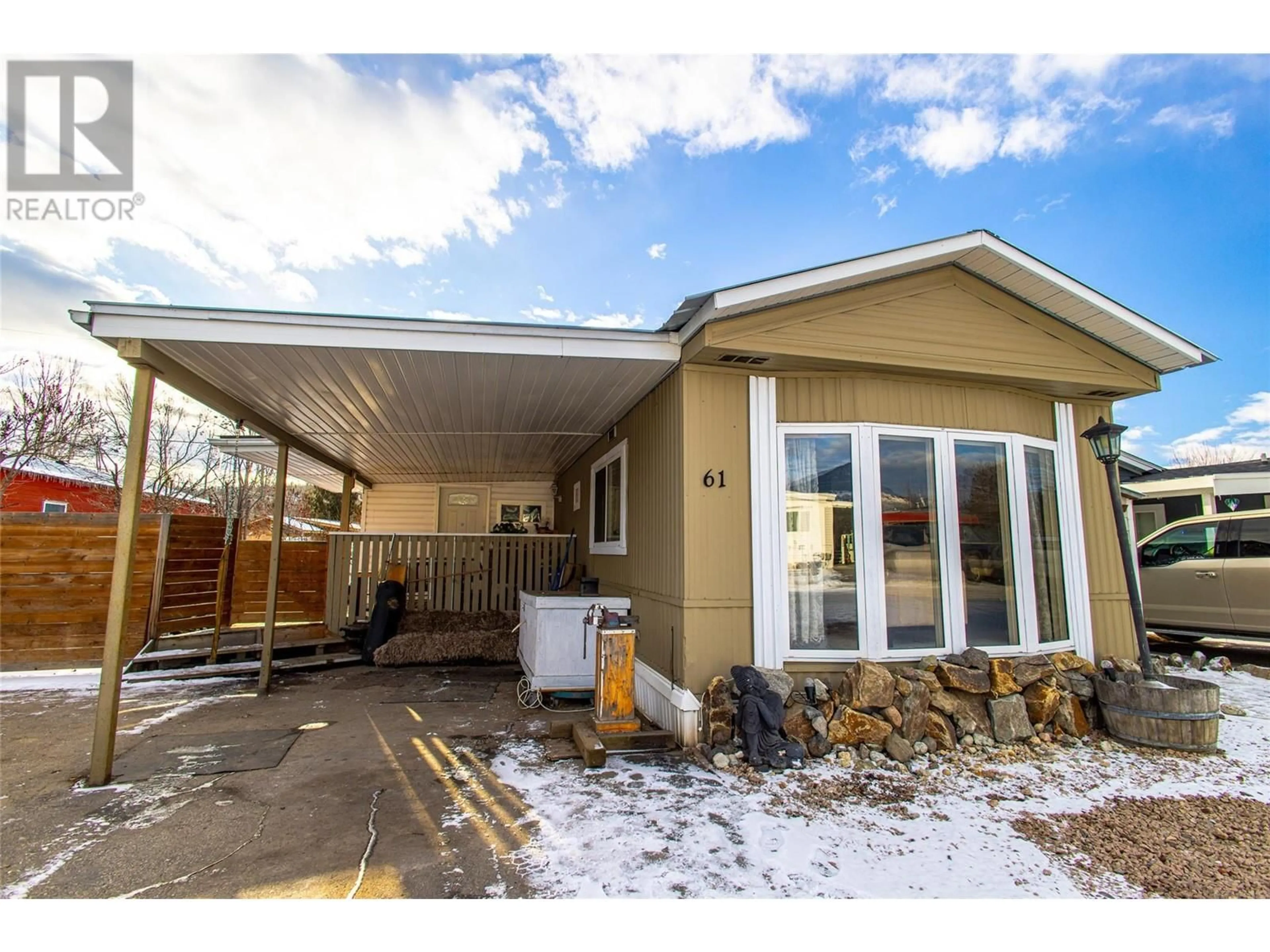 Home with vinyl exterior material, street for 61 - 720 COMMONWEALTH ROAD, Lake Country British Columbia V4V1R6