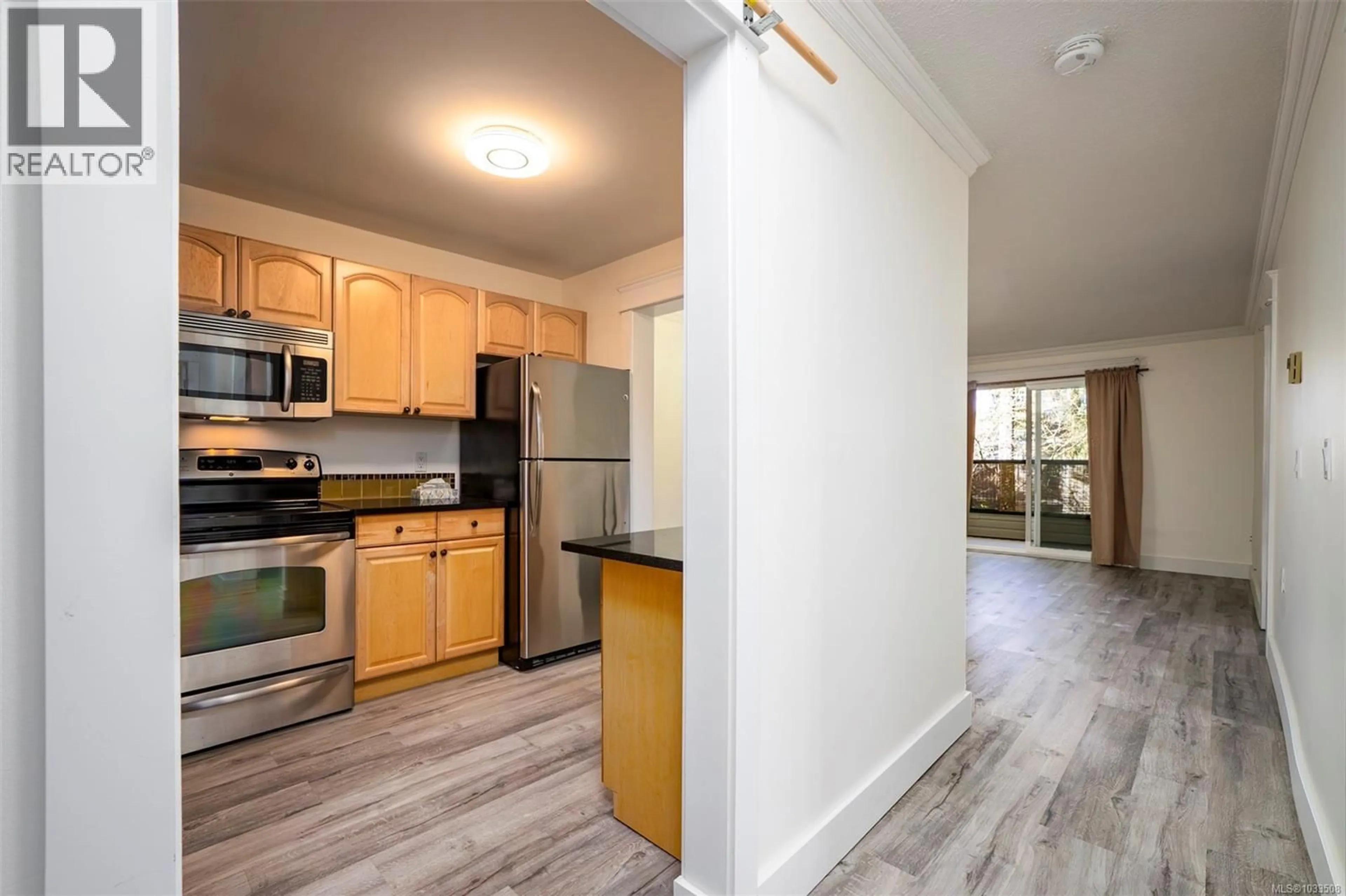 Standard kitchen, wood/laminate floor for 308 - 3108 BARONS ROAD, Nanaimo British Columbia V9T4B5