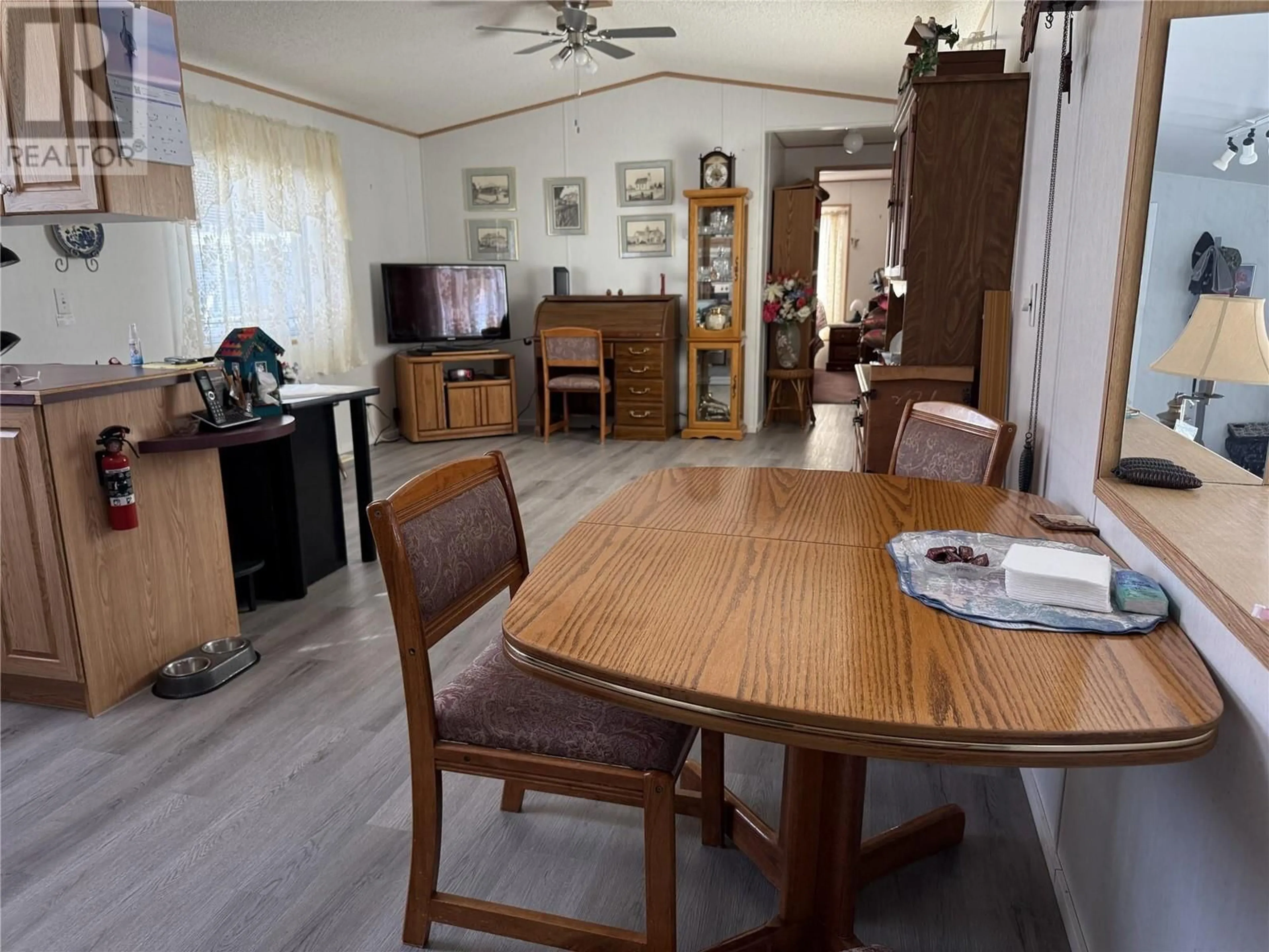 Dining room, wood/laminate floor for 39-254 MERRITT-SPENCES BRIDGE HIGHWAY, Merritt British Columbia V0K1M7
