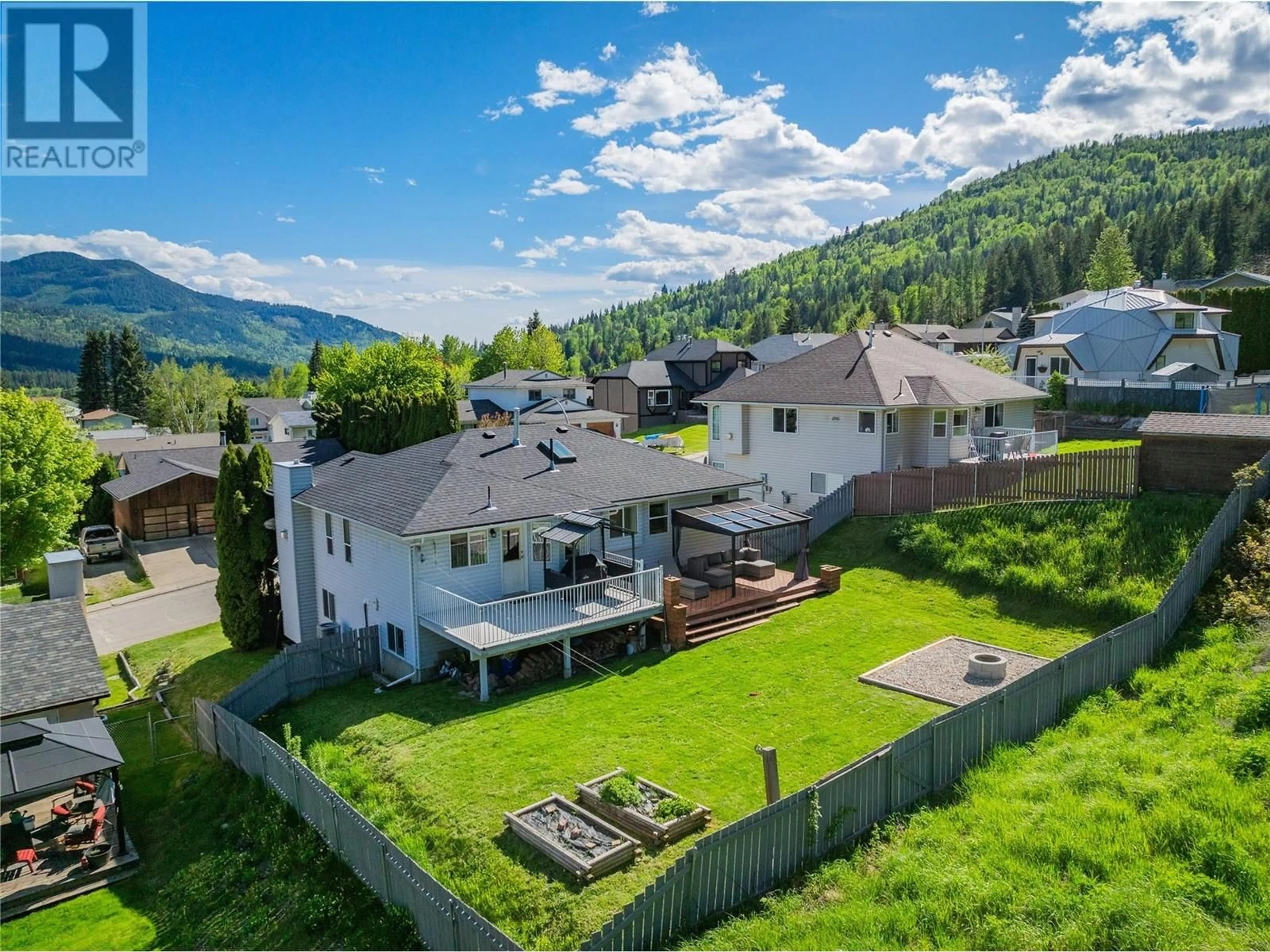 A pic from outside/outdoor area/front of a property/back of a property/a pic from drone, mountain view for 1915 ROBIN Street, Fruitvale British Columbia V0G1L0