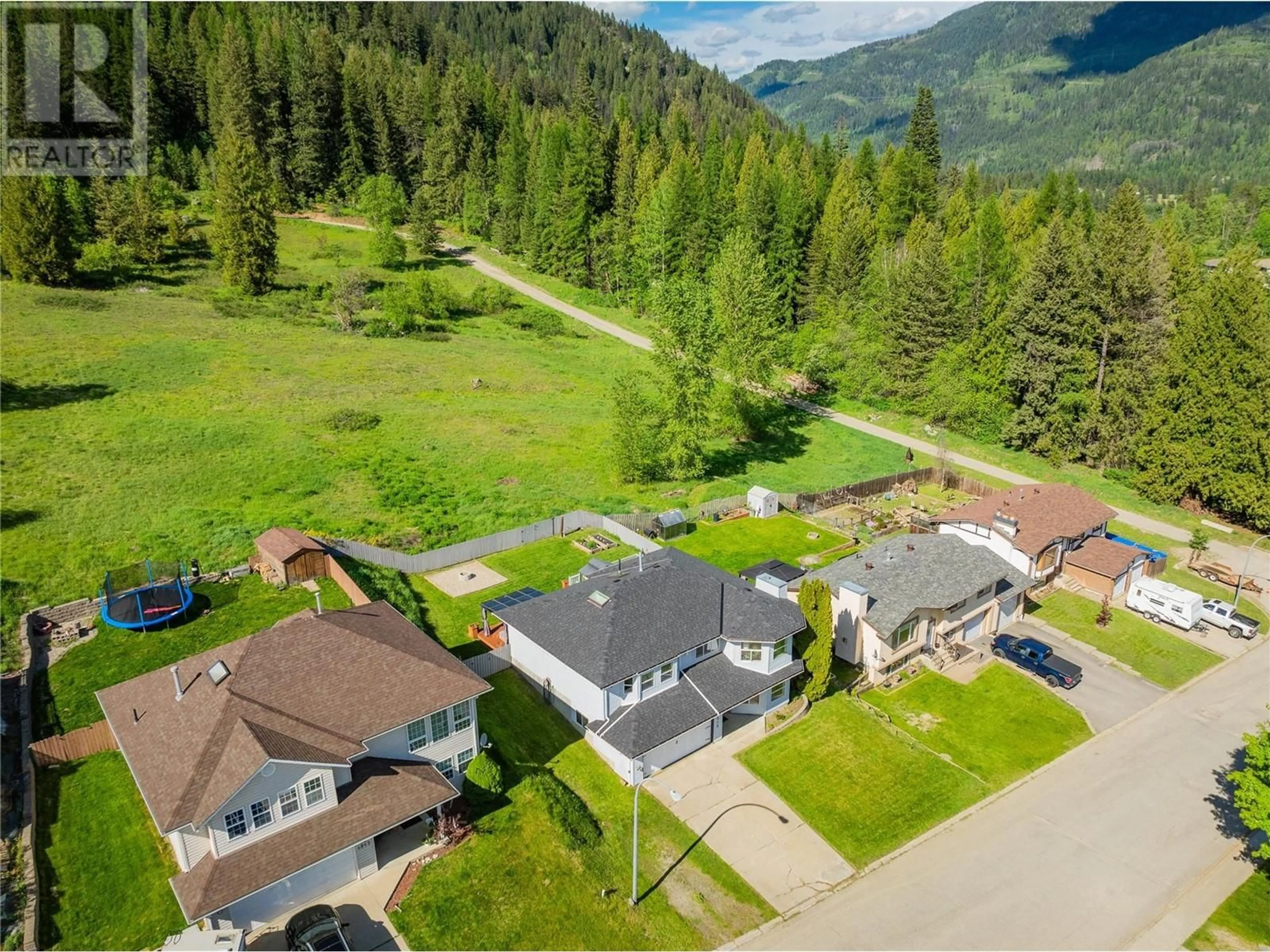 A pic from outside/outdoor area/front of a property/back of a property/a pic from drone, mountain view for 1915 ROBIN Street, Fruitvale British Columbia V0G1L0