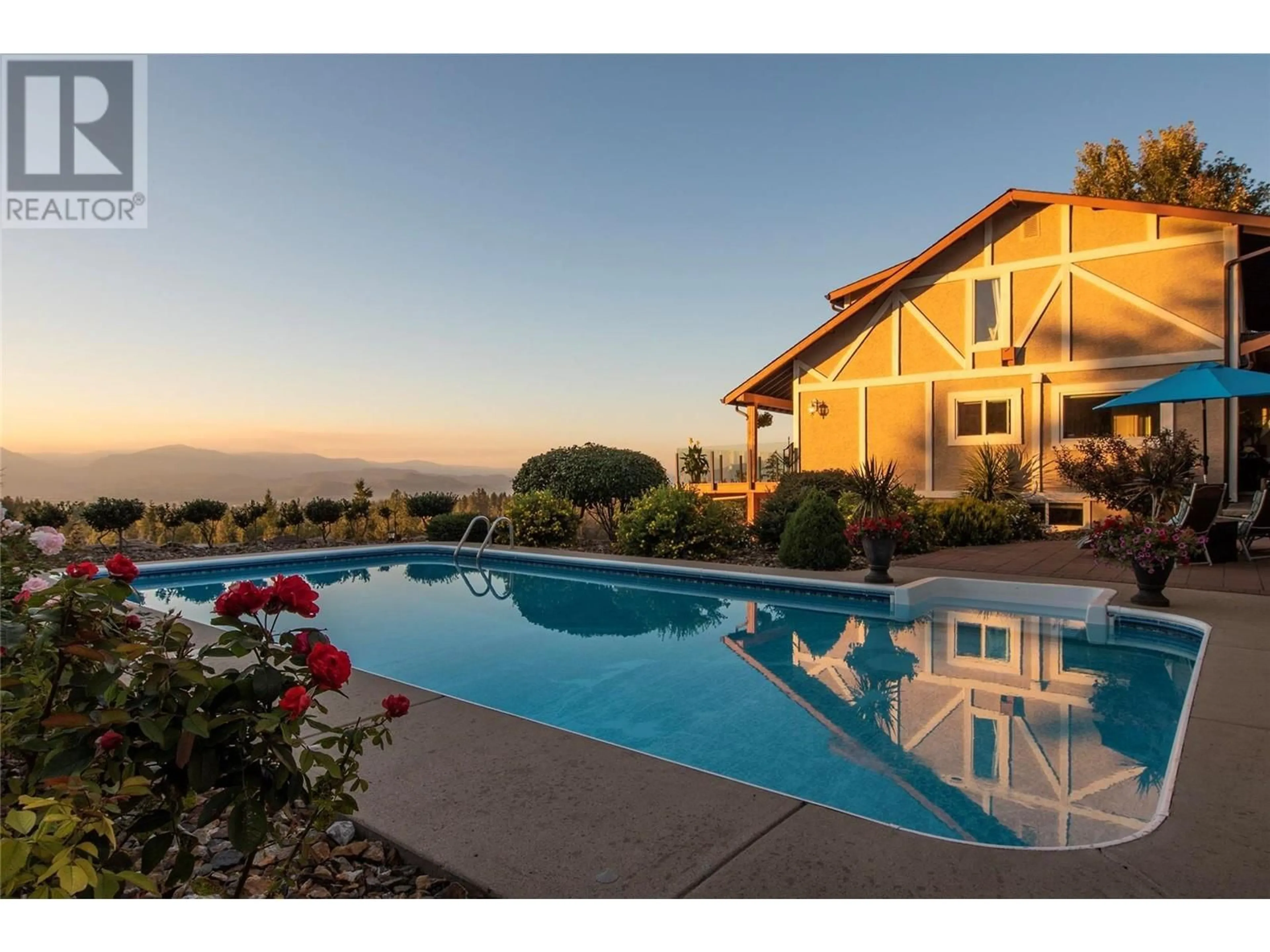 Pool for 3668 Luxmoore Road, Kelowna British Columbia V1W4C7