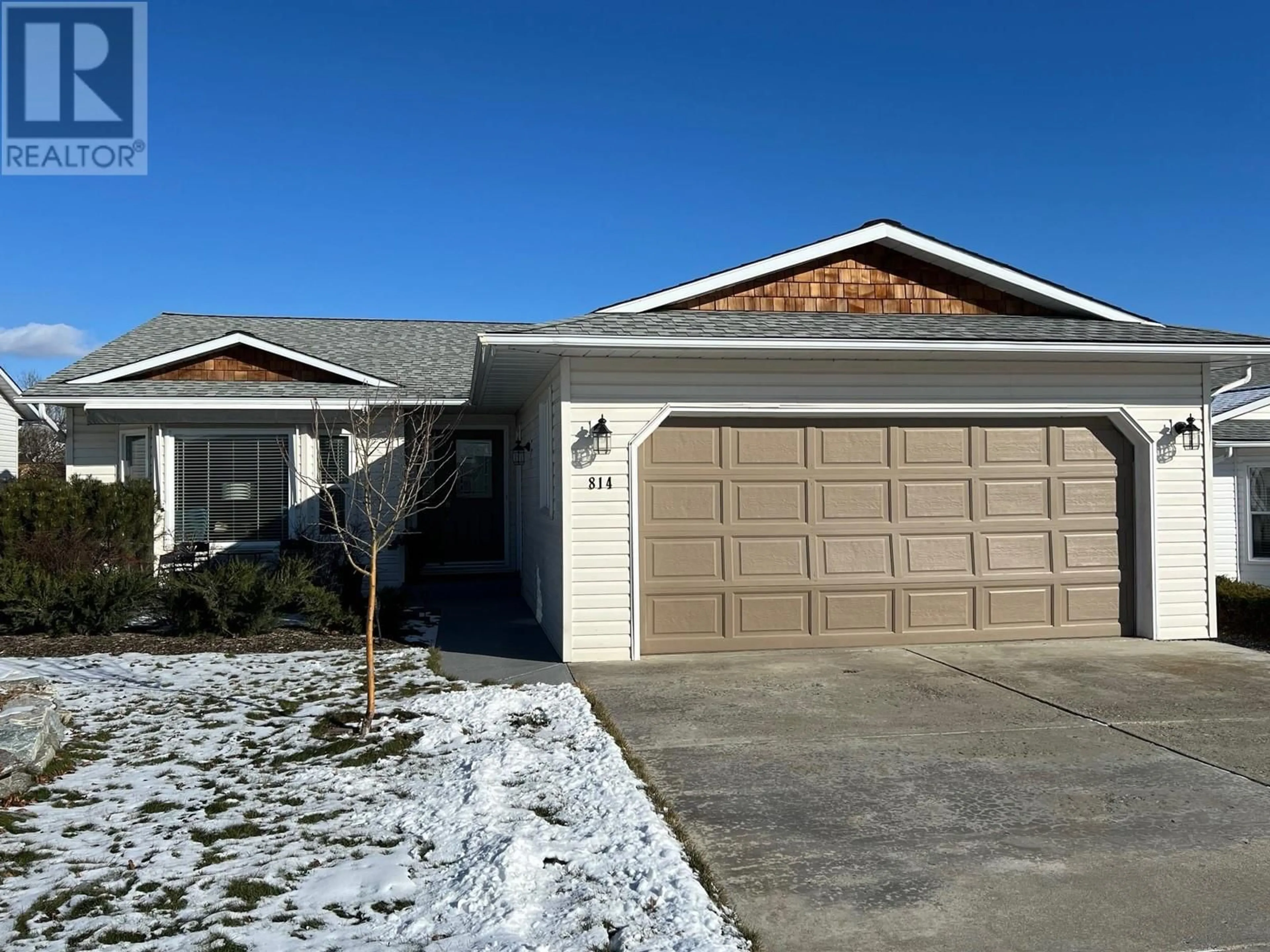 Home with vinyl exterior material, street for 814 8 AVENUE, Vernon British Columbia V1H1Z1