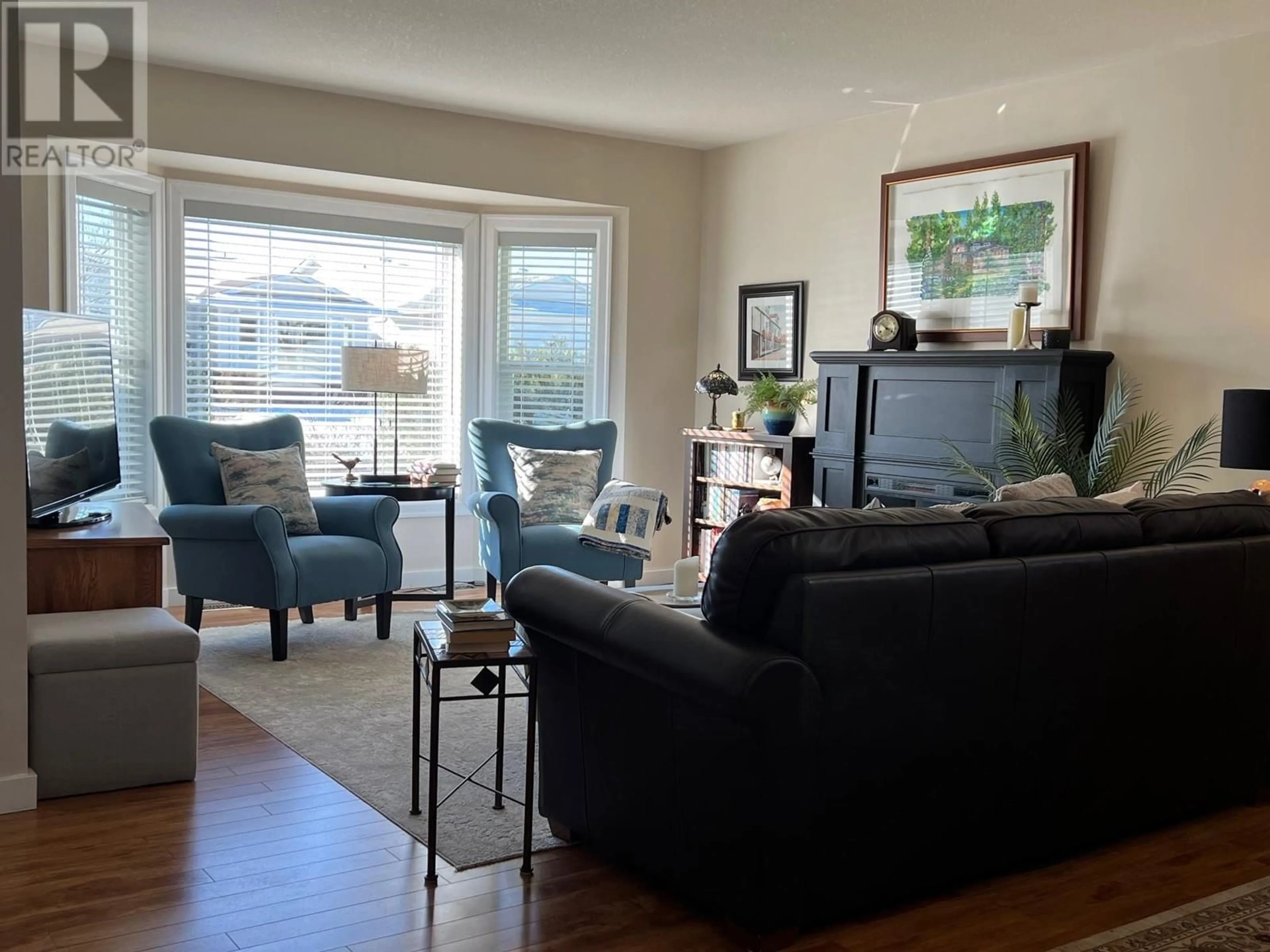 Living room with furniture, wood/laminate floor for 814 8 Avenue, Vernon British Columbia V1H1Z1