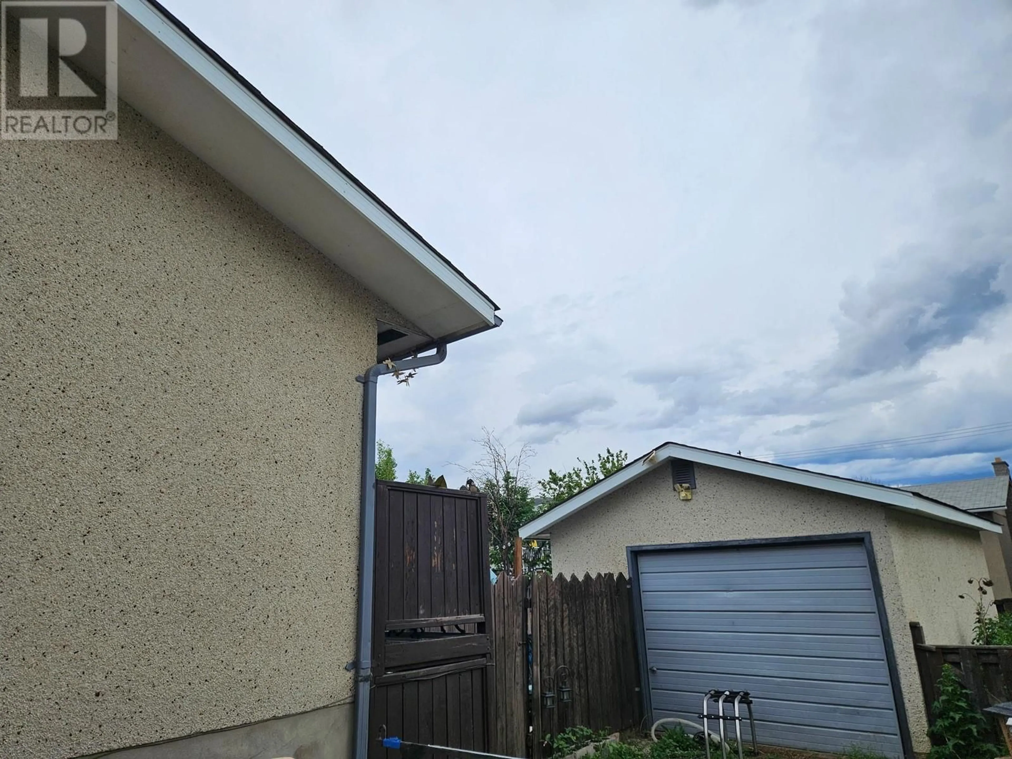 Shed for 642/640 Courtenay Crescent Crescent NW, Kamloops British Columbia V2B1Z6