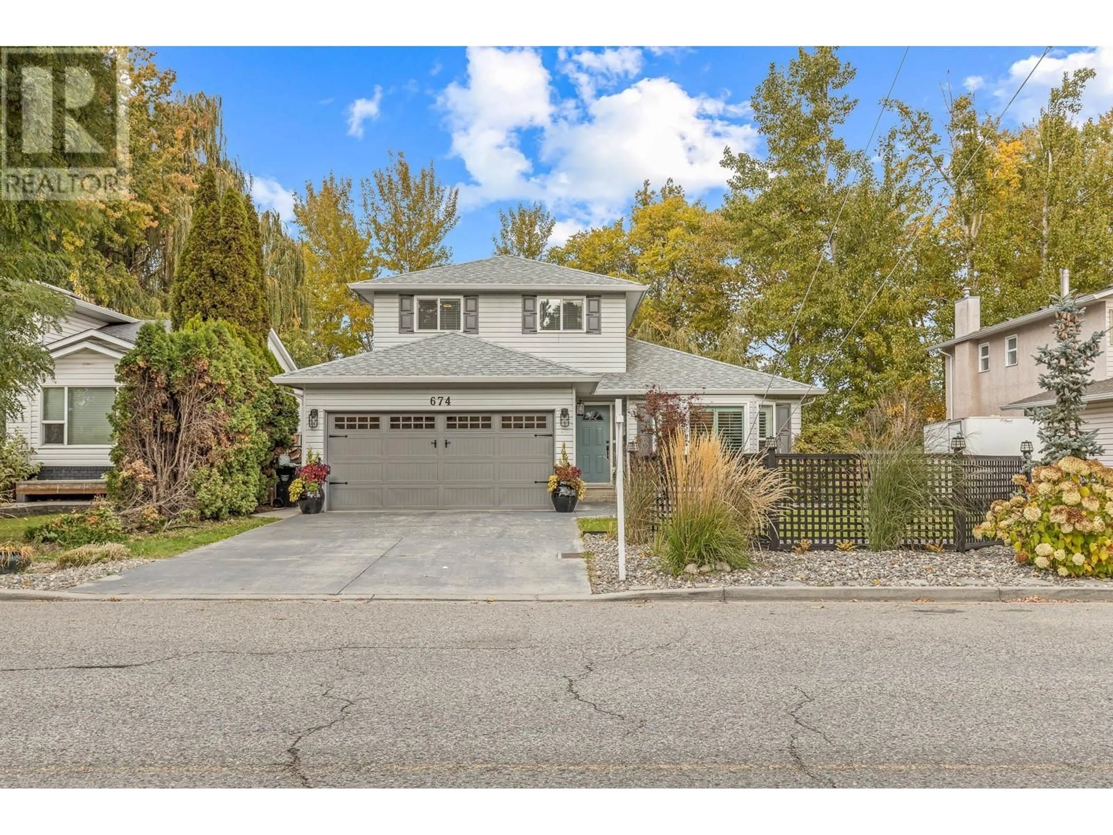 Home with vinyl exterior material, street for 674 Cook Road, Kelowna British Columbia V1W3G7