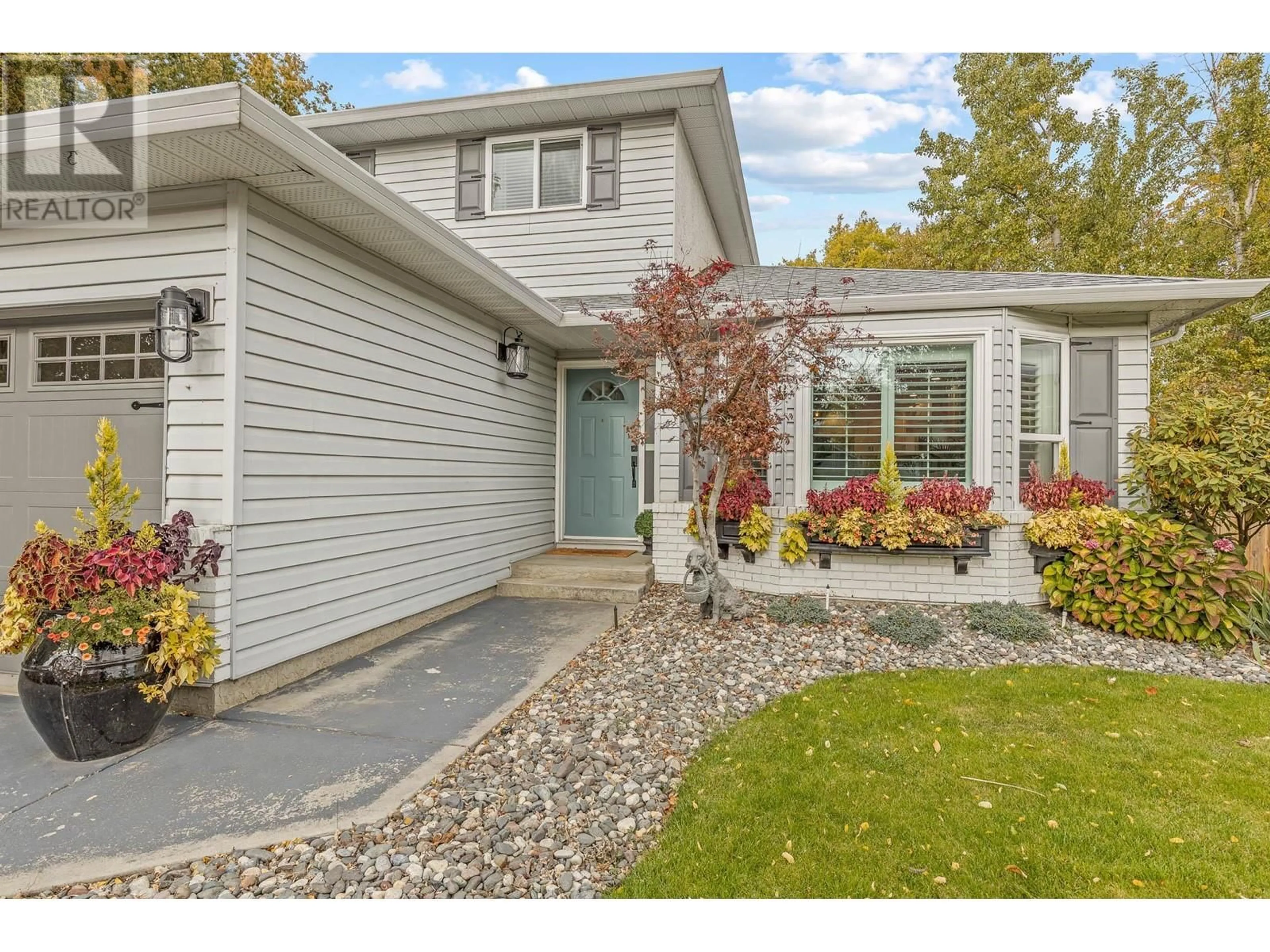 Home with vinyl exterior material, street for 674 Cook Road, Kelowna British Columbia V1W3G7