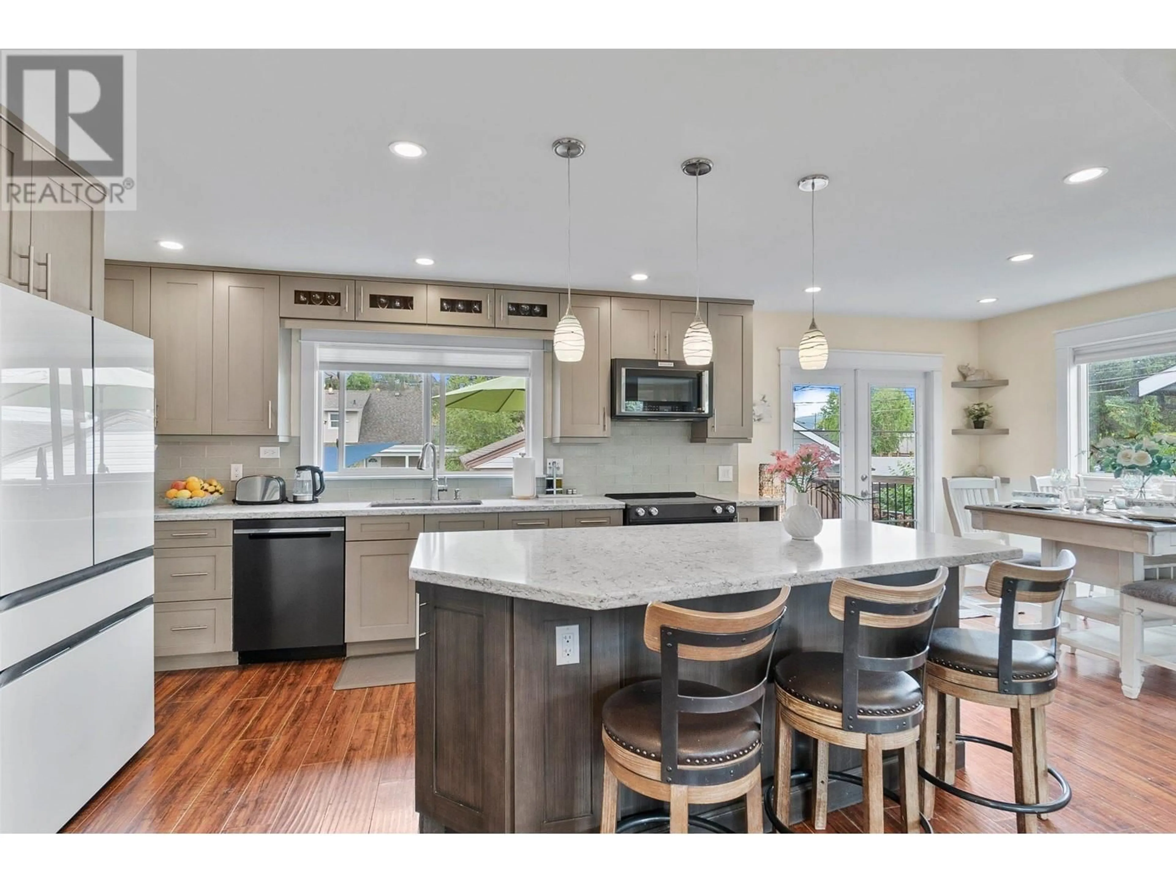 Open concept kitchen, unknown for 845 Richter Street, Kelowna British Columbia V1Y2J9