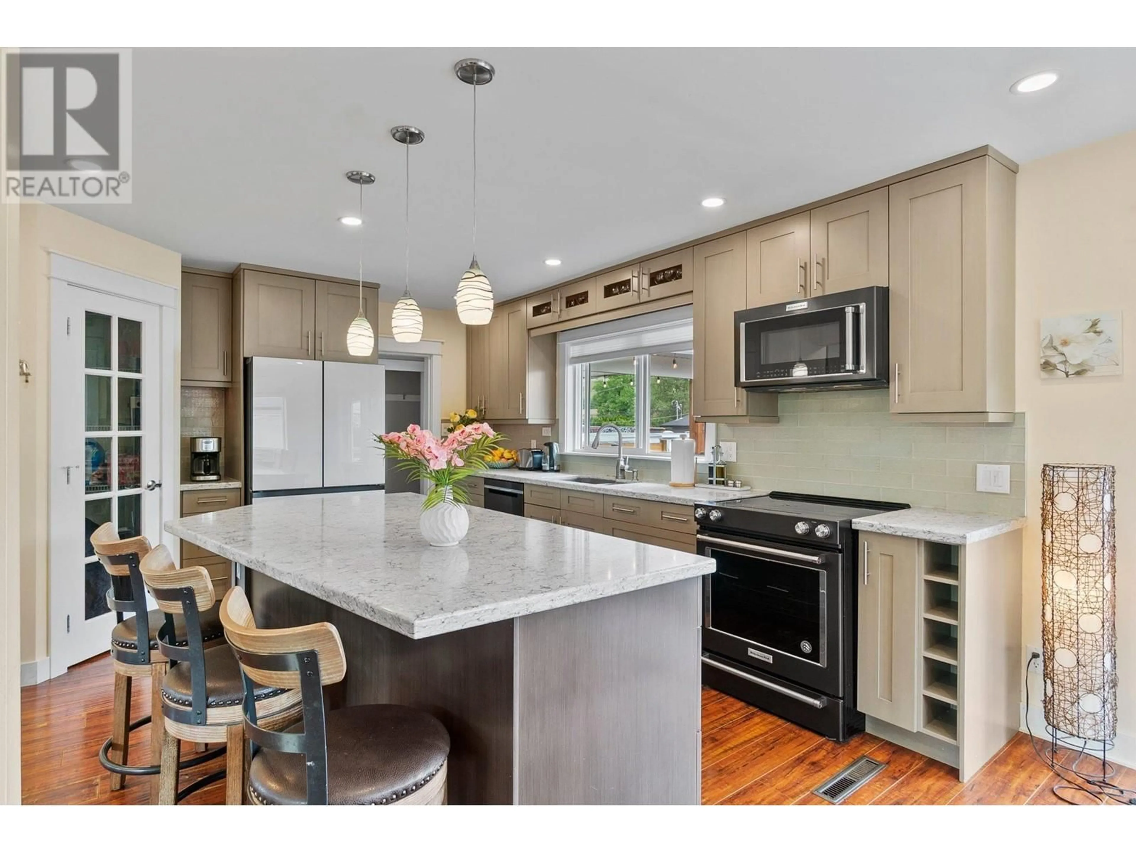 Open concept kitchen, unknown for 845 Richter Street, Kelowna British Columbia V1Y2J9