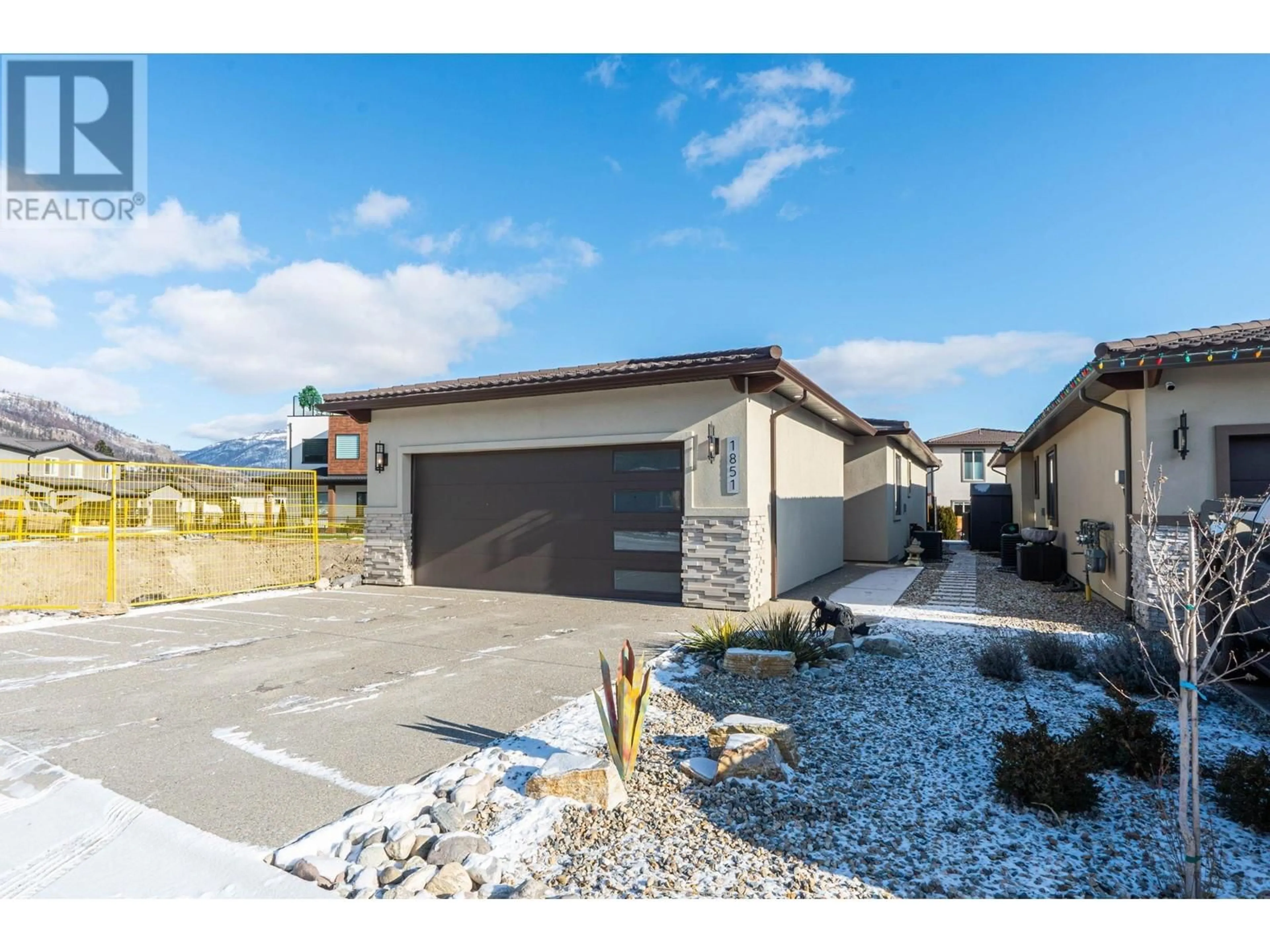 Indoor garage for 1851 Viewpoint Crescent, Kelowna British Columbia V1Z4E1