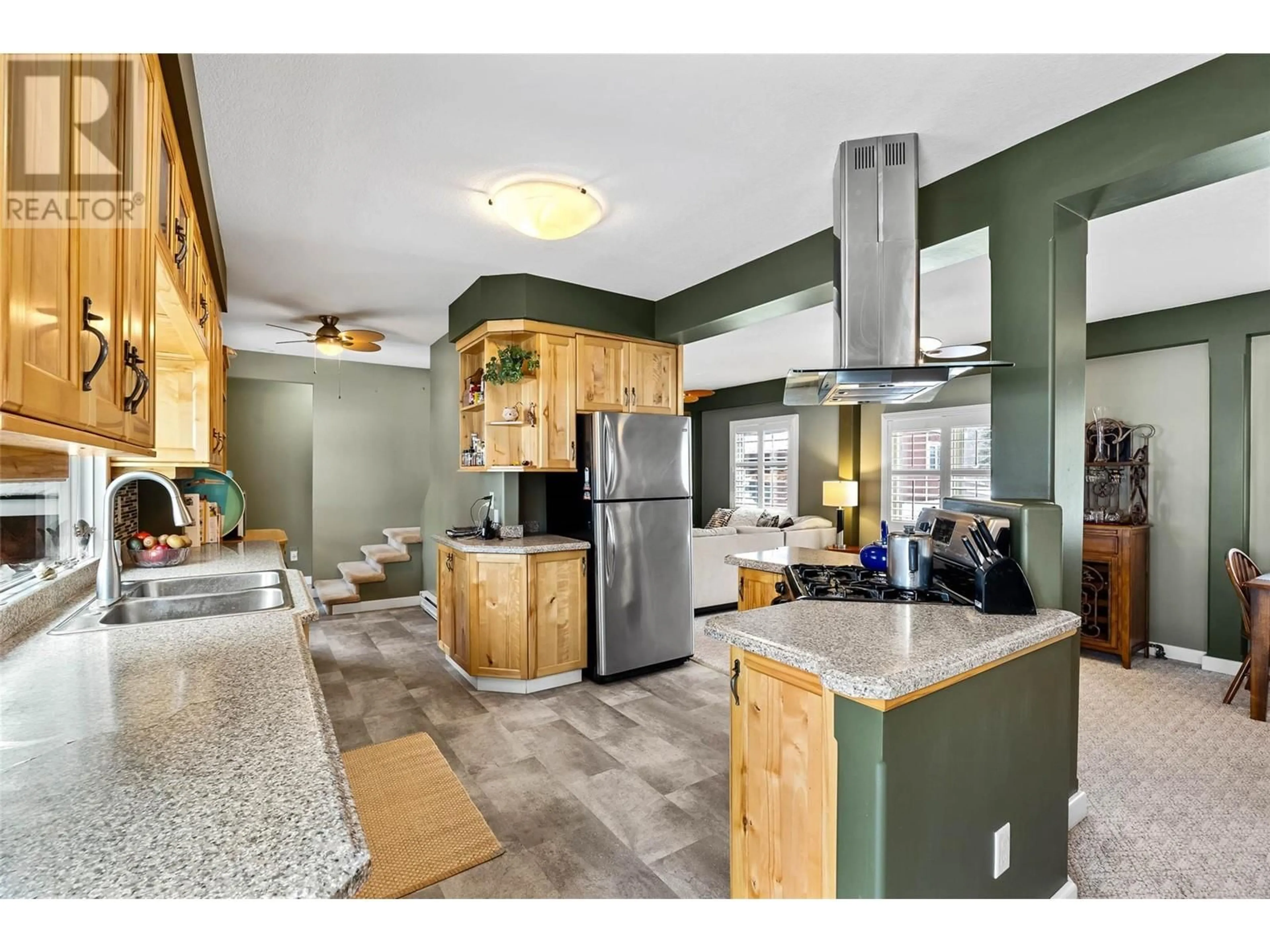 Open concept kitchen, unknown for 2292 OJIBWAY ROAD, Kamloops British Columbia V2H1P1