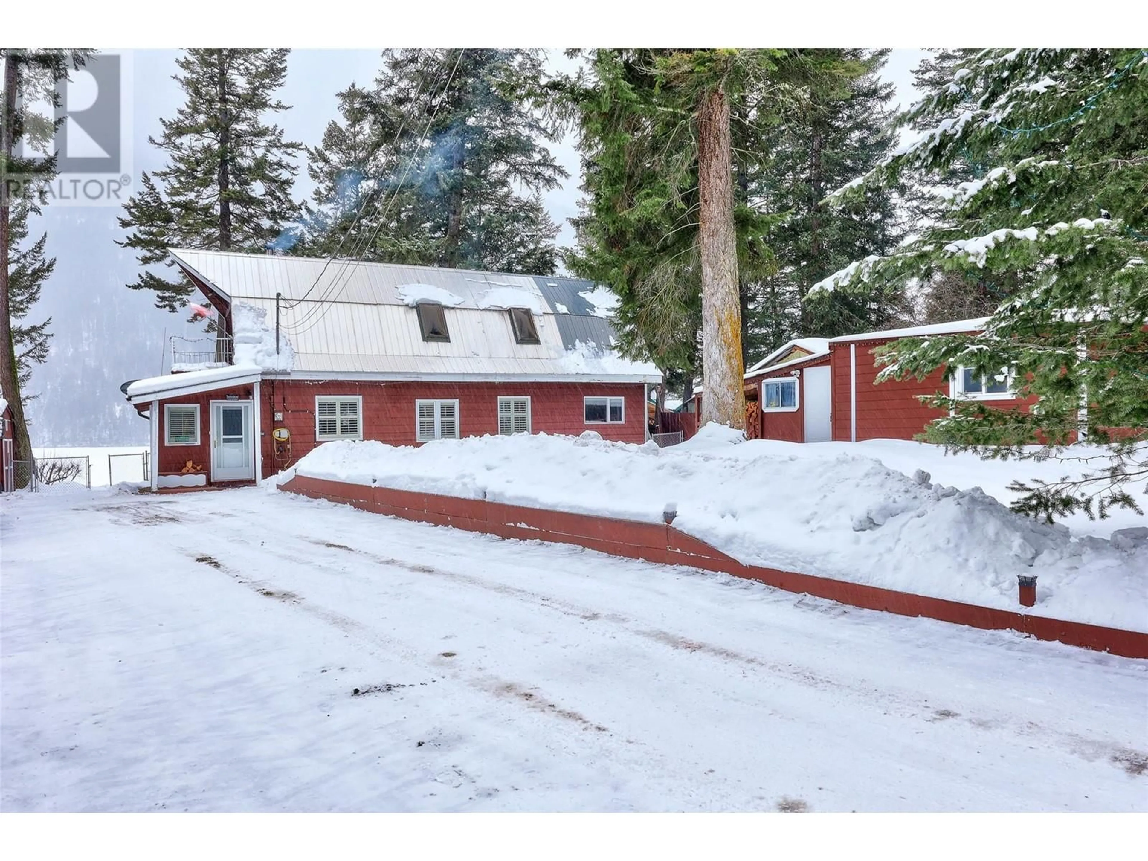 A pic from outside/outdoor area/front of a property/back of a property/a pic from drone, street for 2292 OJIBWAY Road, Kamloops British Columbia V2H1P1