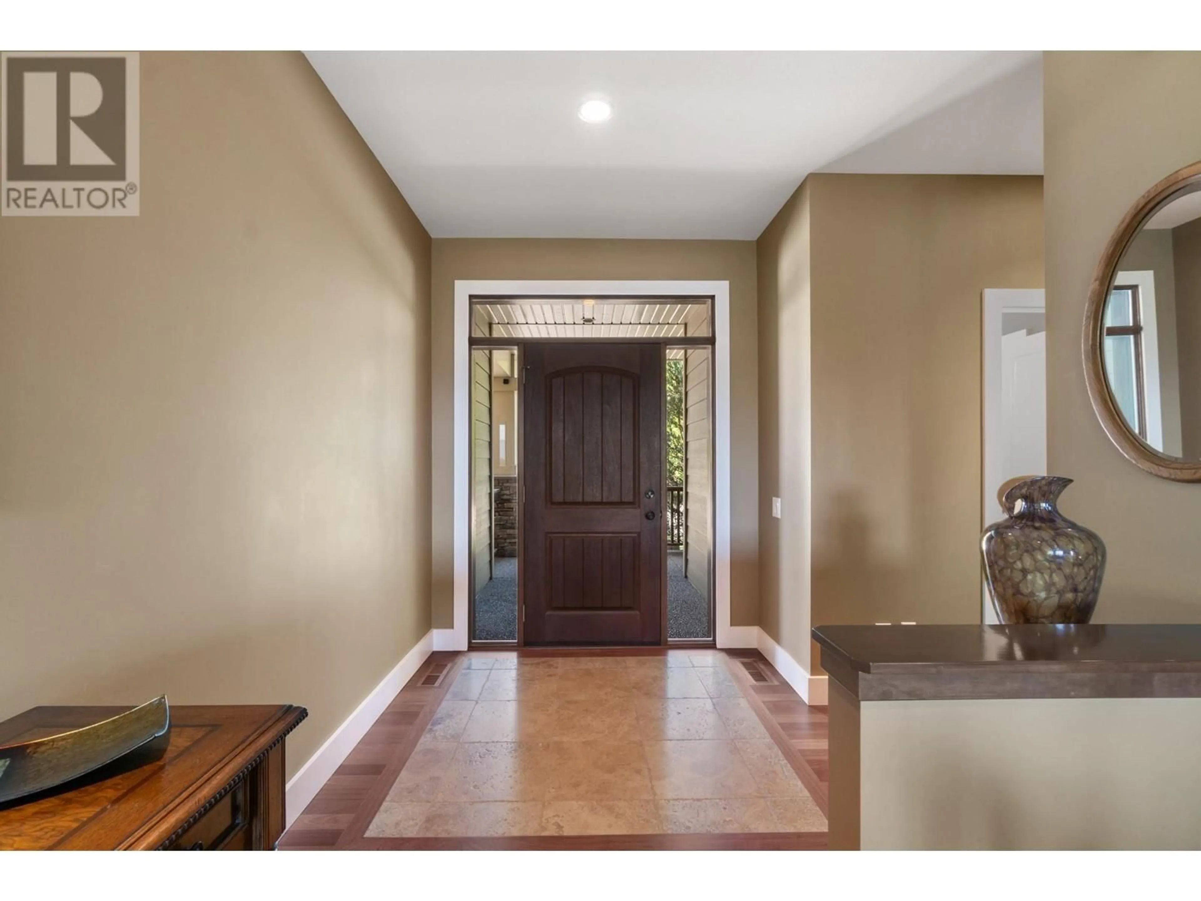 Indoor entryway for 1877 Begbie Road, Kelowna British Columbia V1V2X4