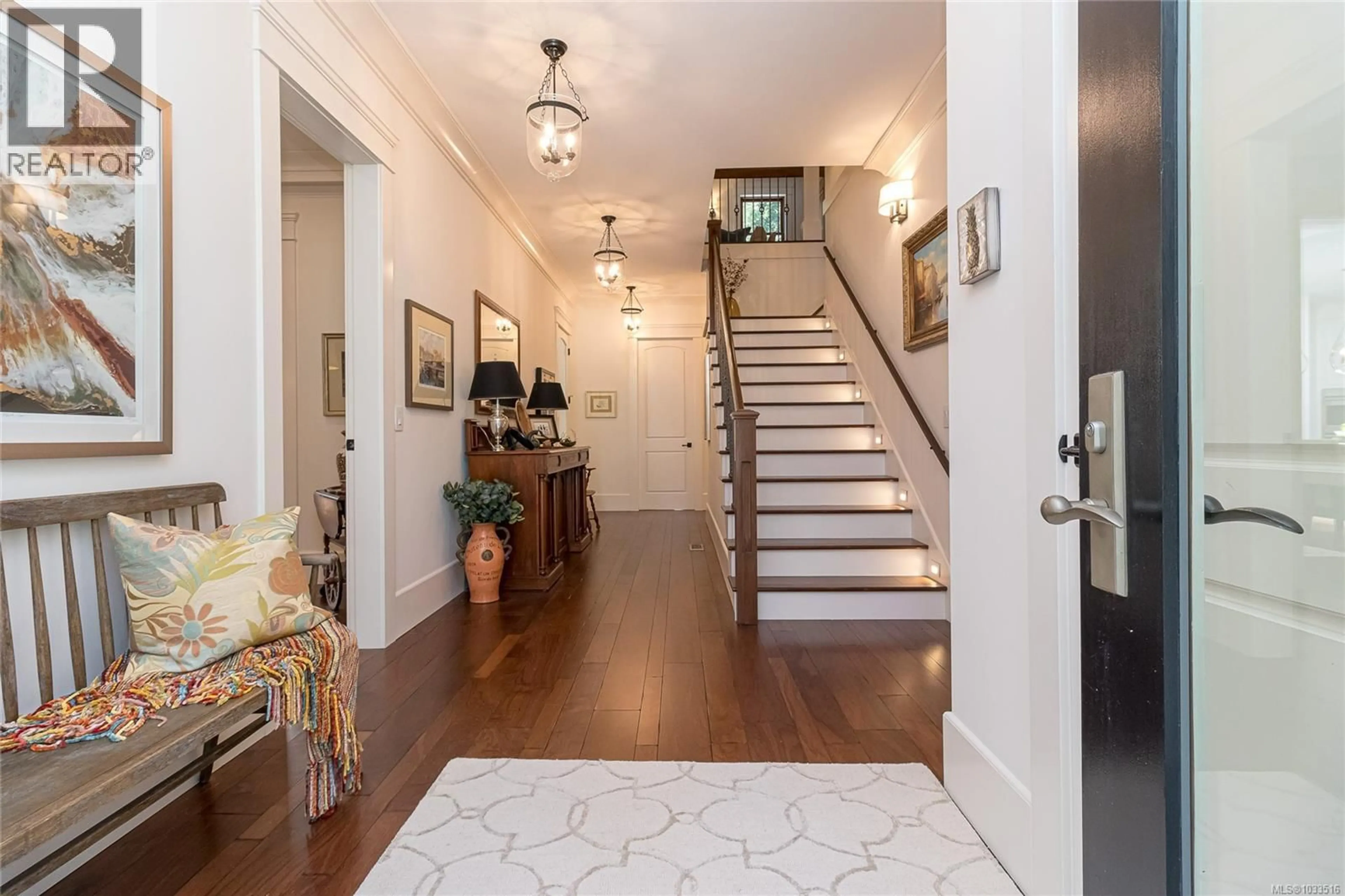Indoor entryway for 643 SOUTHWOOD DRIVE, Highlands British Columbia V9B6R9