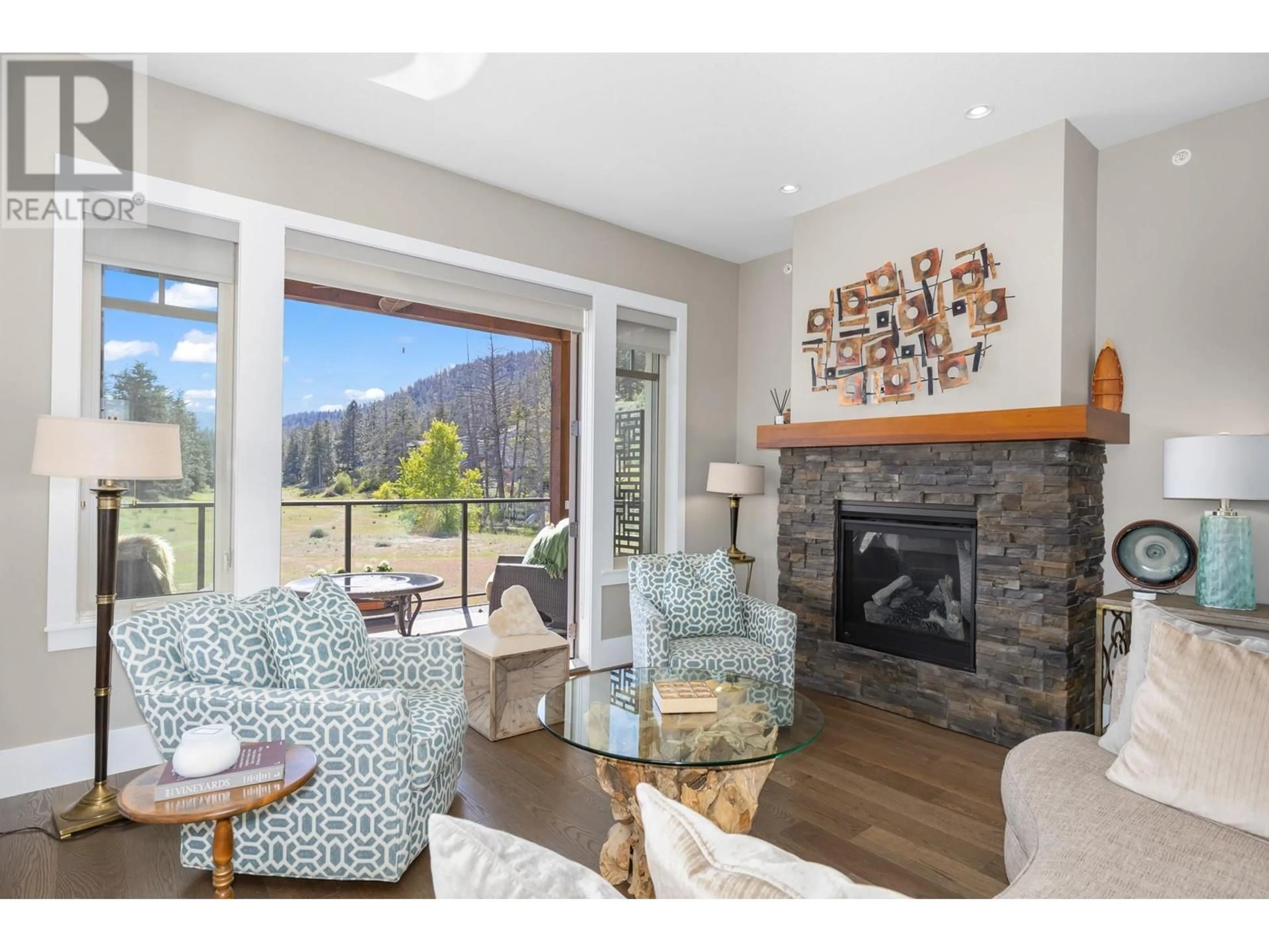 Living room with furniture, wood/laminate floor for 141 - 4000 TRAILS PLACE, Peachland British Columbia V0H1X5