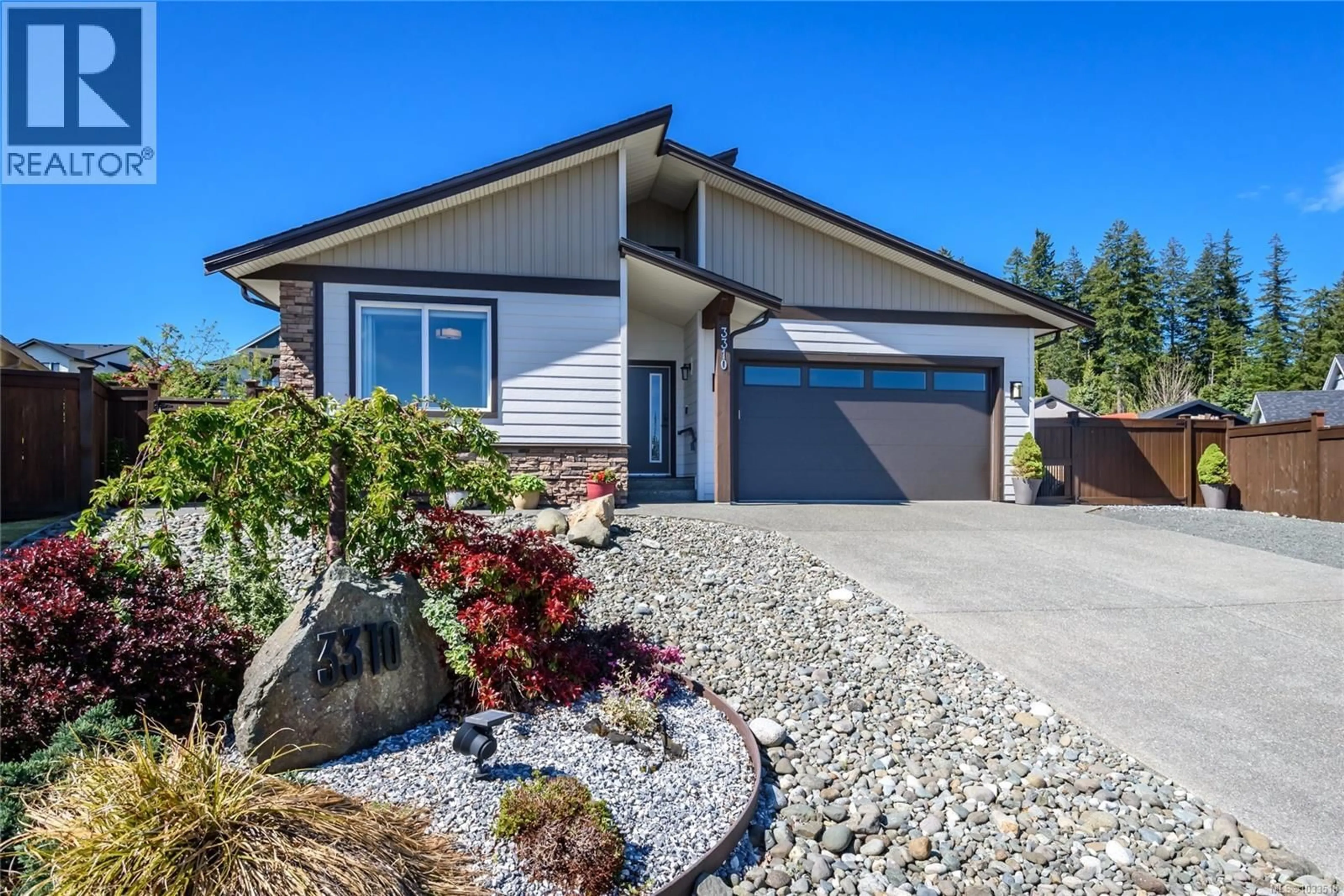 Home with vinyl exterior material, street for 3310 TYLER PLACE, Campbell River British Columbia V9H0A9