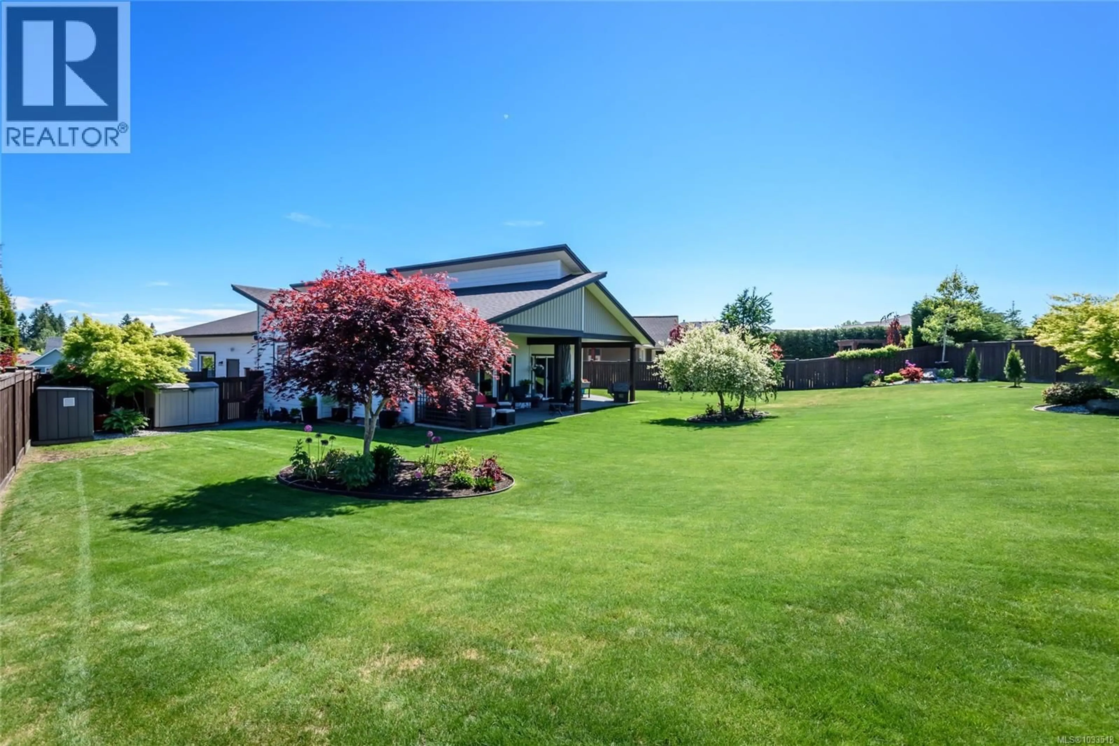 A pic from outside/outdoor area/front of a property/back of a property/a pic from drone, unknown for 3310 TYLER PLACE, Campbell River British Columbia V9H0A9