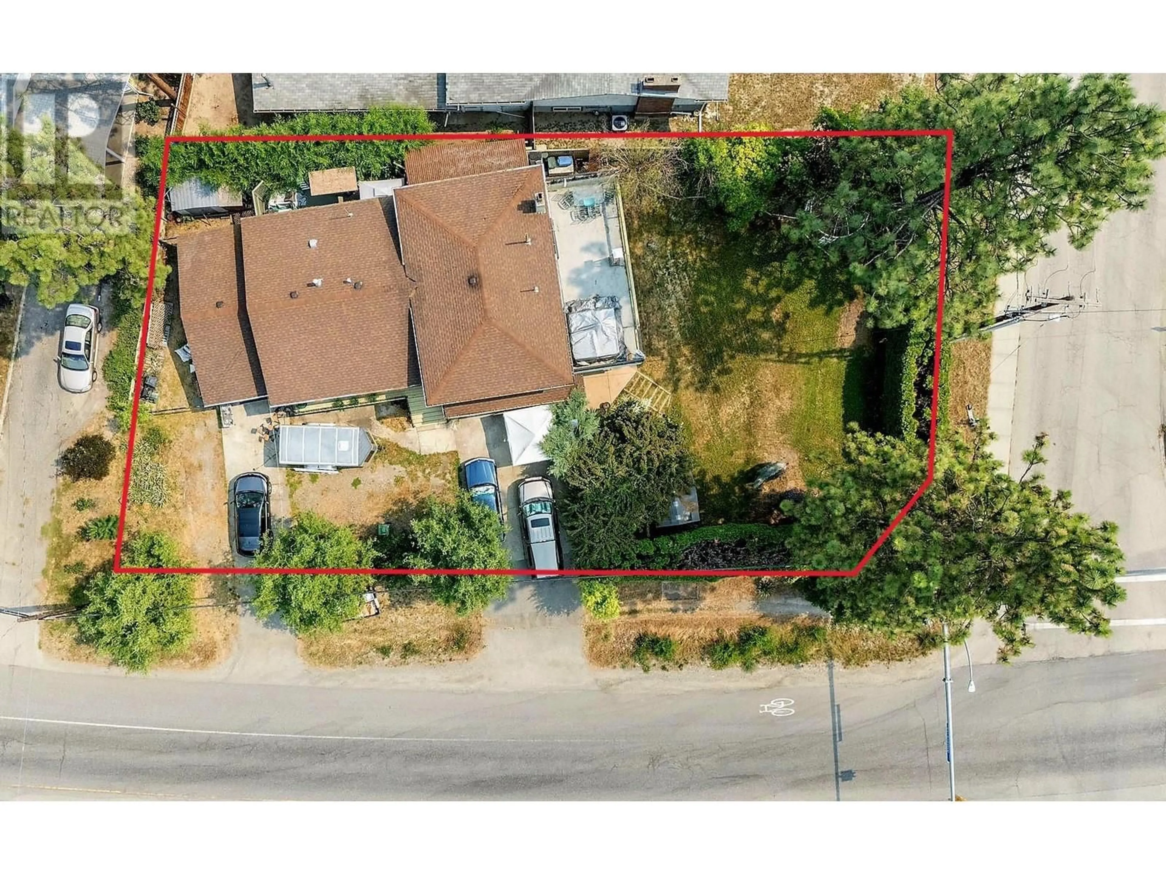 A pic from outside/outdoor area/front of a property/back of a property/a pic from drone, street for 599 Clifton Road, Kelowna British Columbia V1V1A6