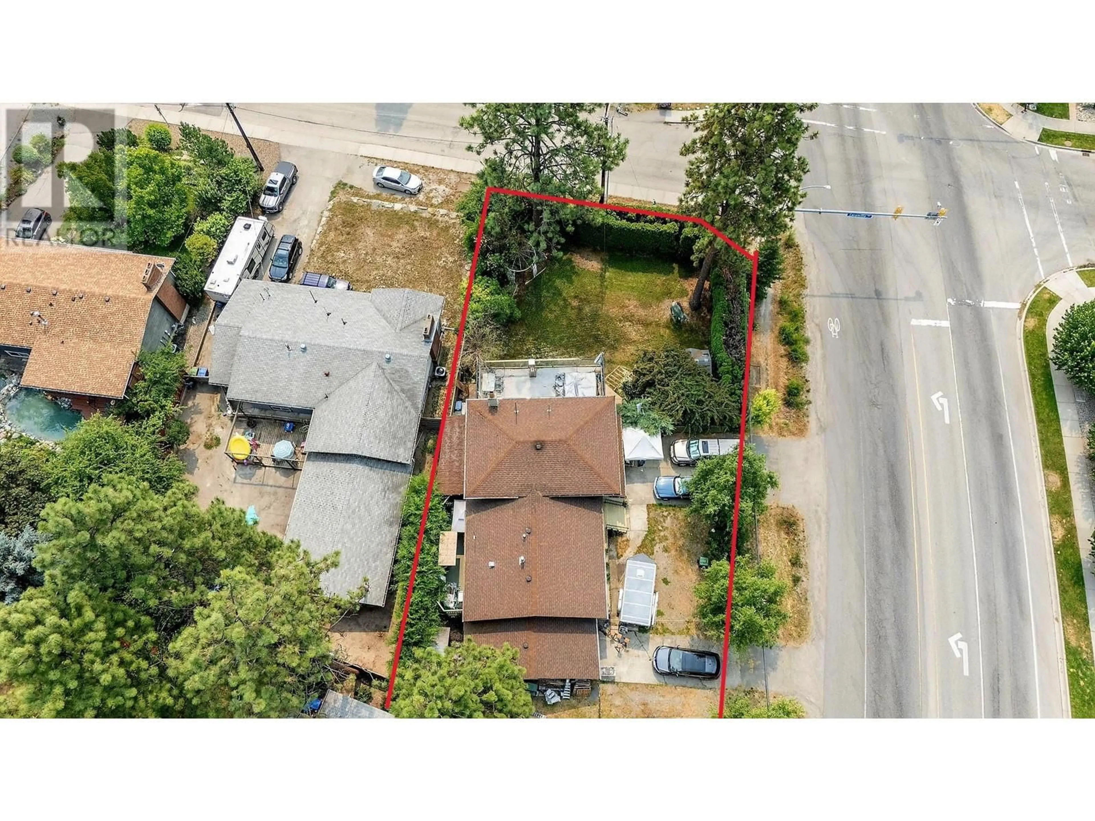 A pic from outside/outdoor area/front of a property/back of a property/a pic from drone, street for 599 Clifton Road, Kelowna British Columbia V1V1A6