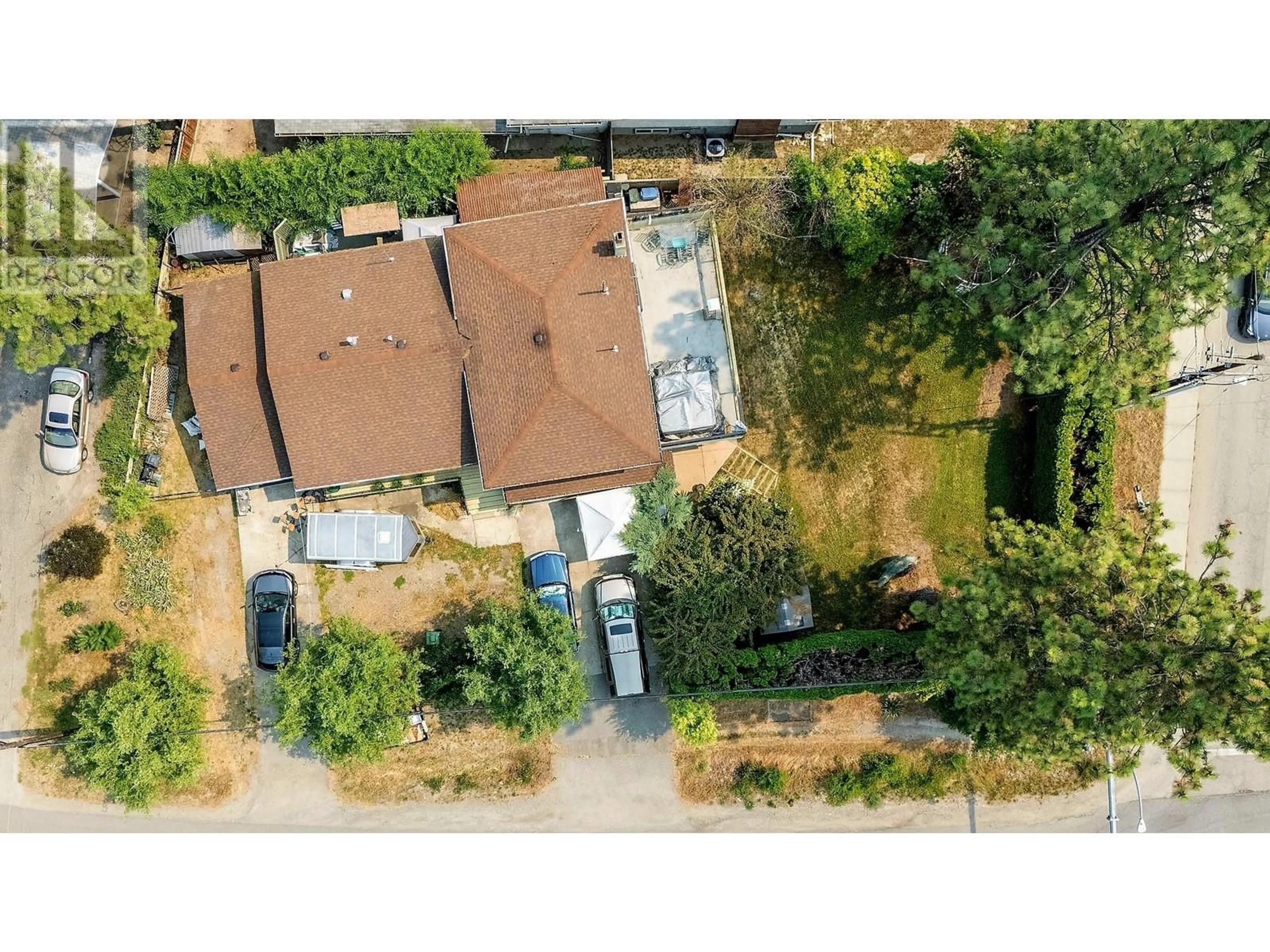 A pic from outside/outdoor area/front of a property/back of a property/a pic from drone, street for 599 Clifton Road, Kelowna British Columbia V1V1A6