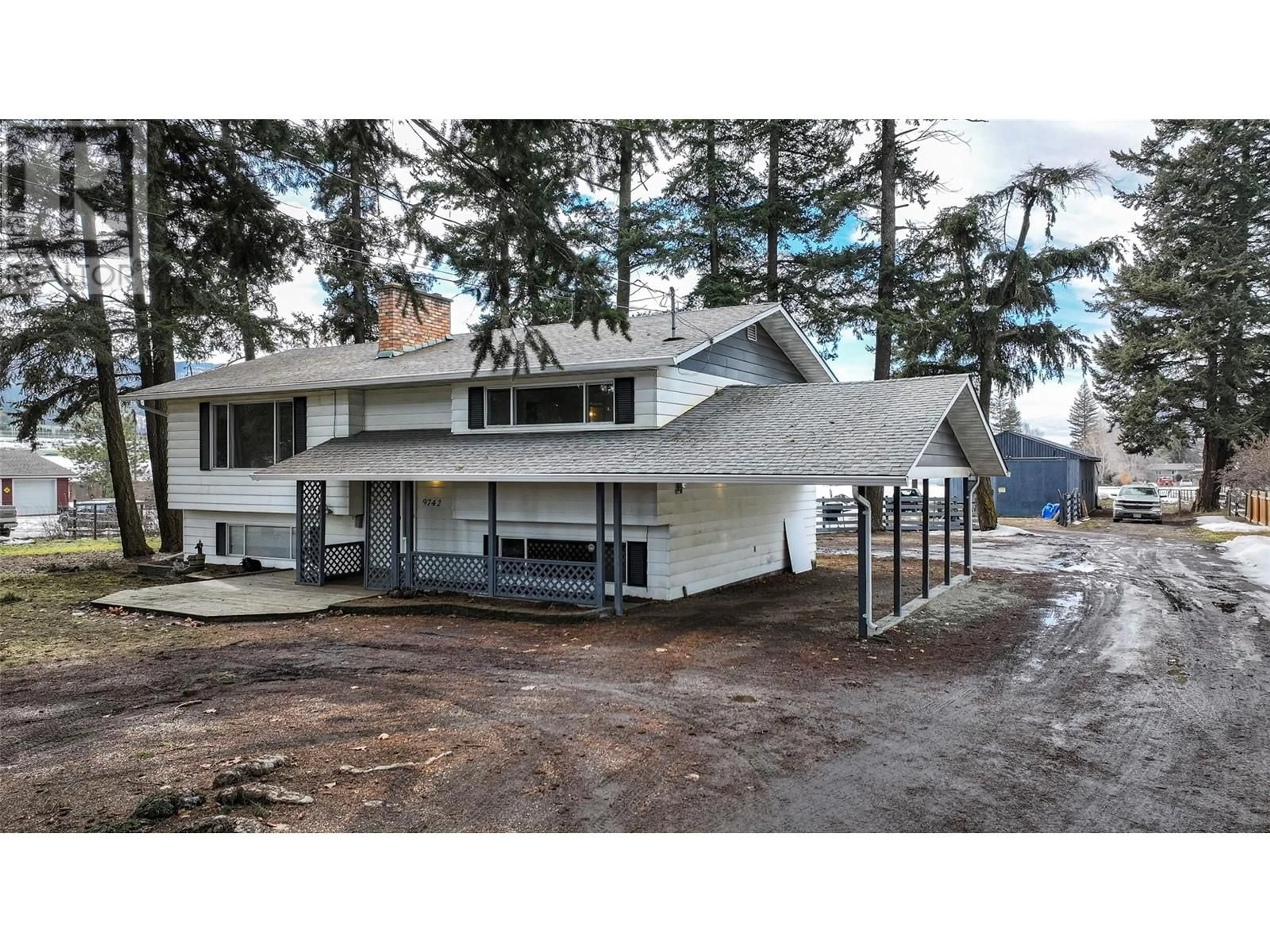 Home with vinyl exterior material, building for 9742 PARK LANE, Lavington British Columbia V1B3E5
