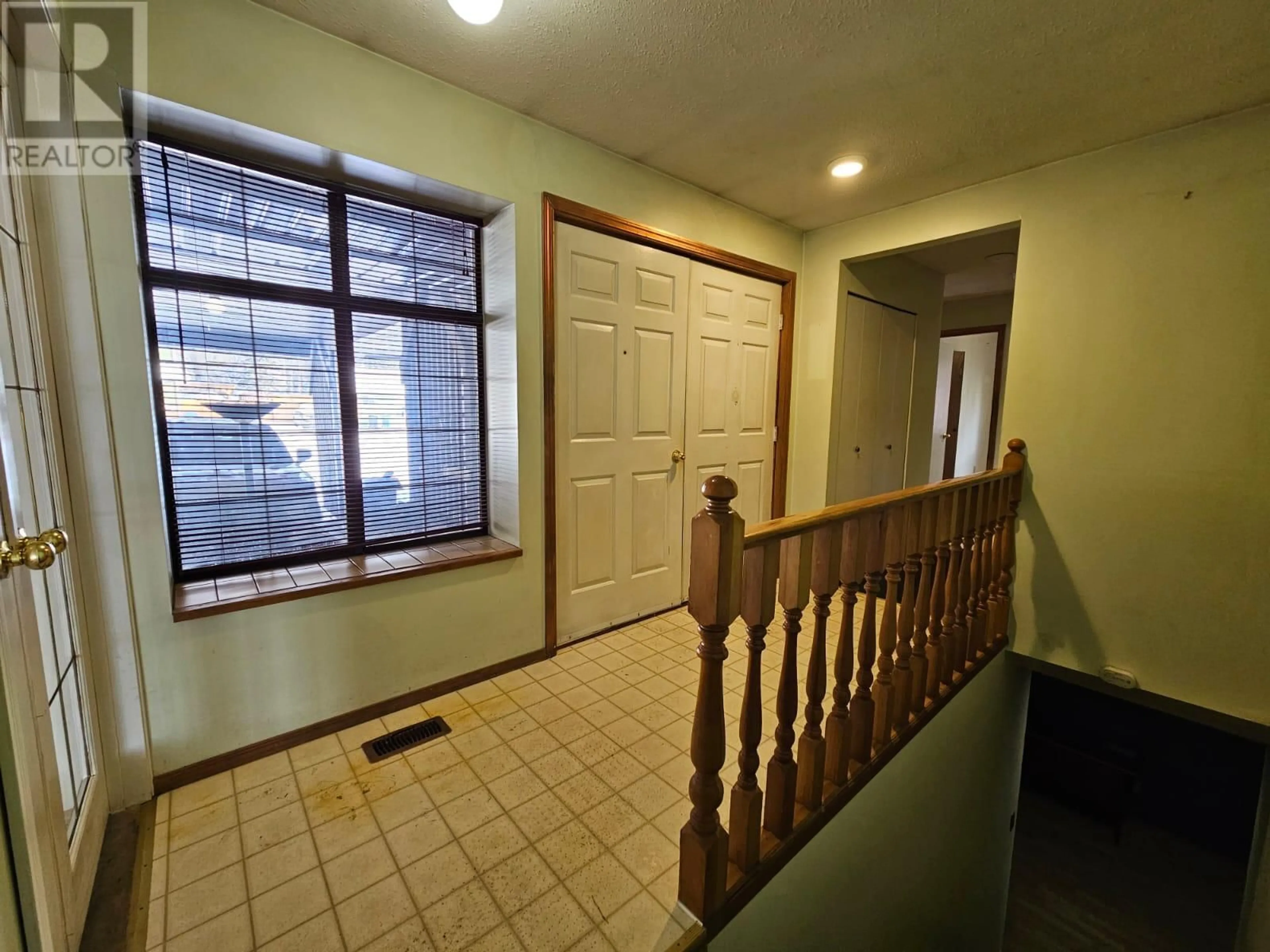 Indoor foyer for 128 Kiskatinaw Crescent, Tumbler Ridge British Columbia V0C2W0