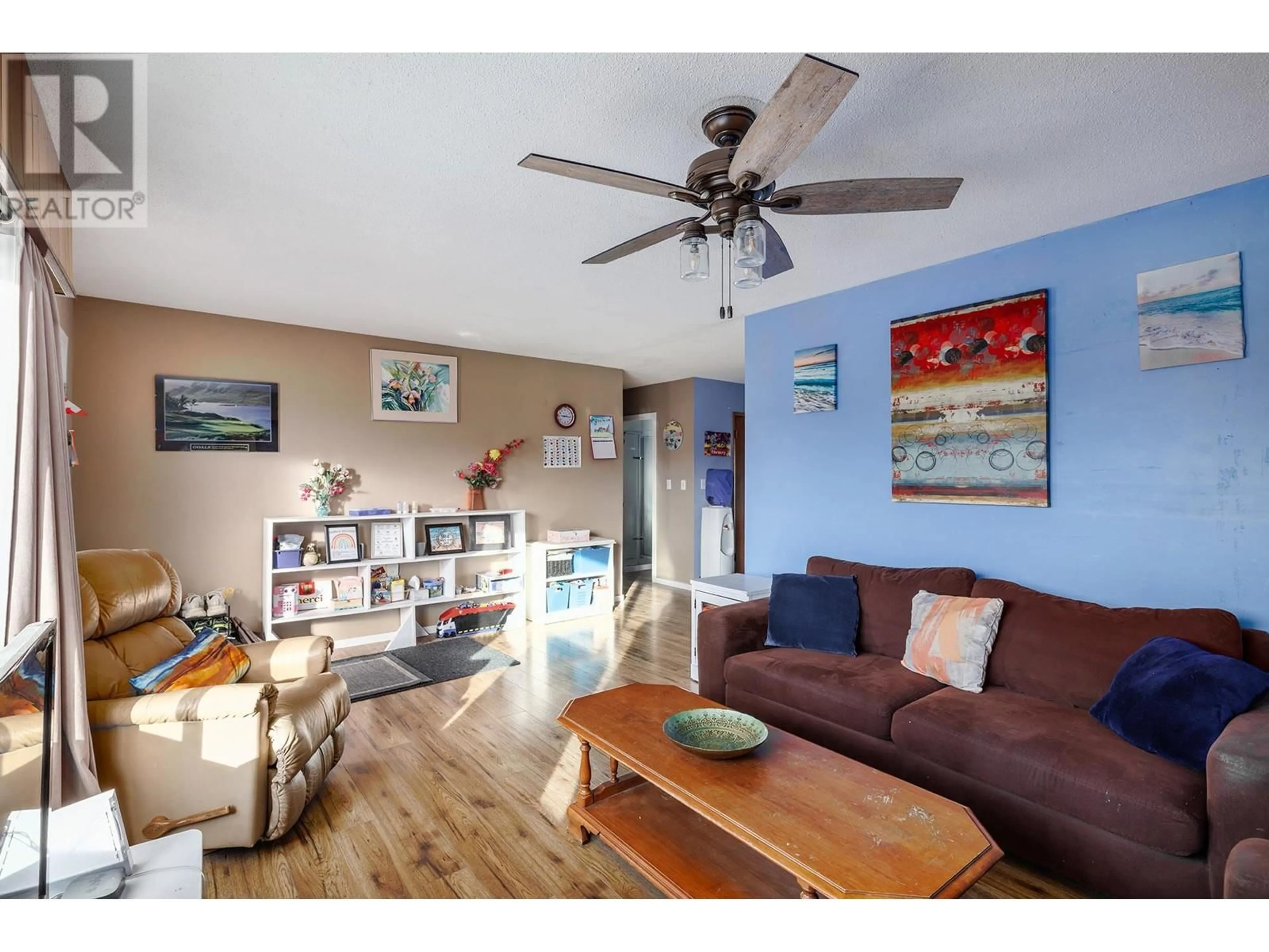 Living room with furniture, wood/laminate floor for 210 Pearson Road, Kelowna British Columbia V1X2L4