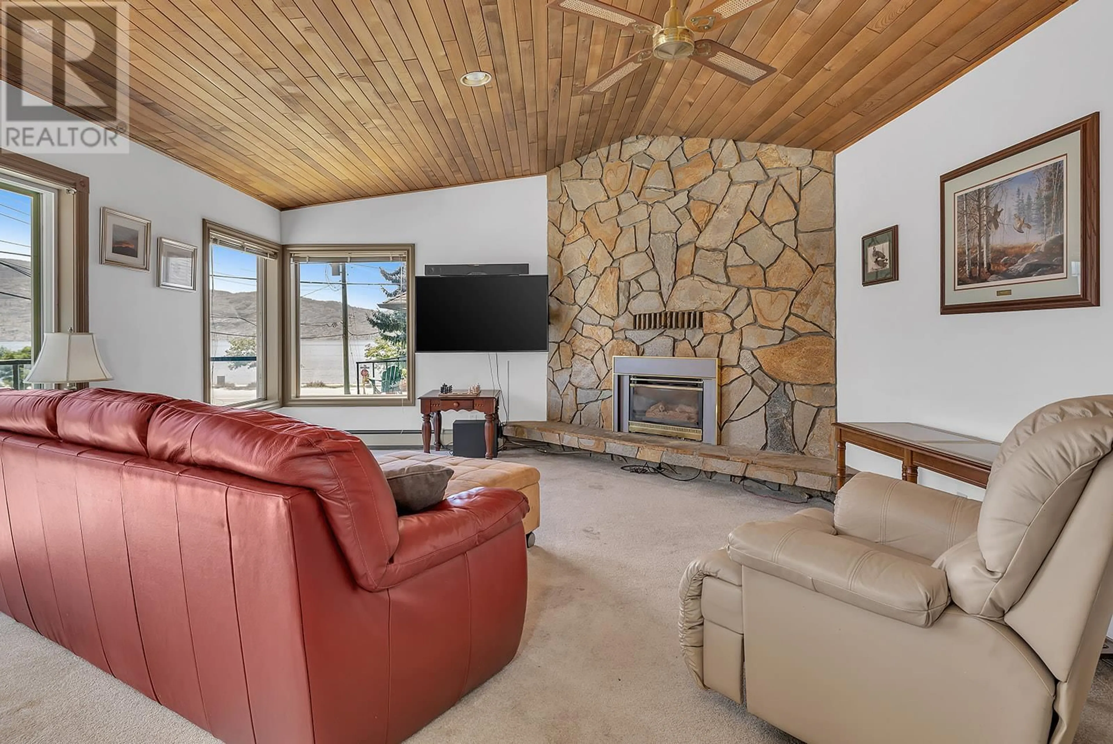 Living room with furniture, unknown for 209 - 4340B BEACH AVENUE, Peachland British Columbia V0H1X0