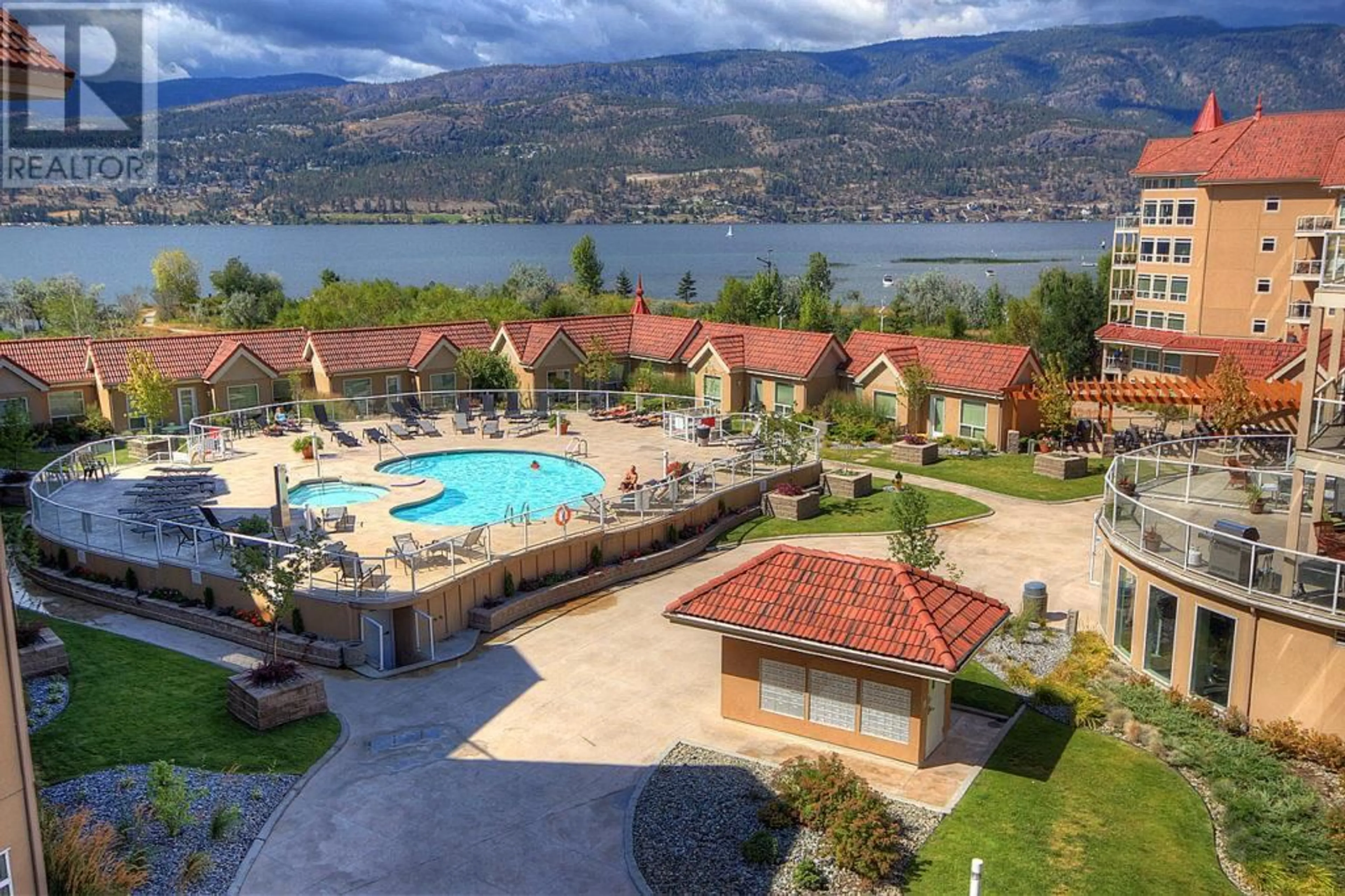 Pool for 309 - 1088 SUNSET DRIVE, Kelowna British Columbia V1Y9W1