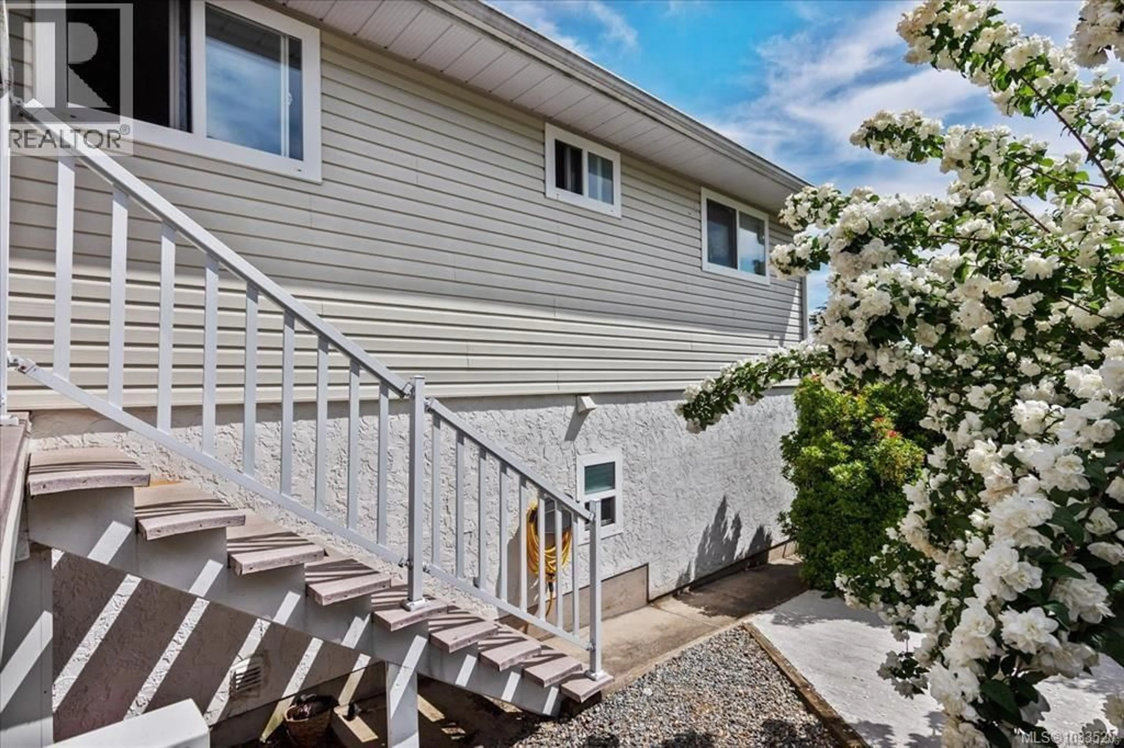 Unknown for 549 WEBER STREET, Nanaimo British Columbia V9R5S1