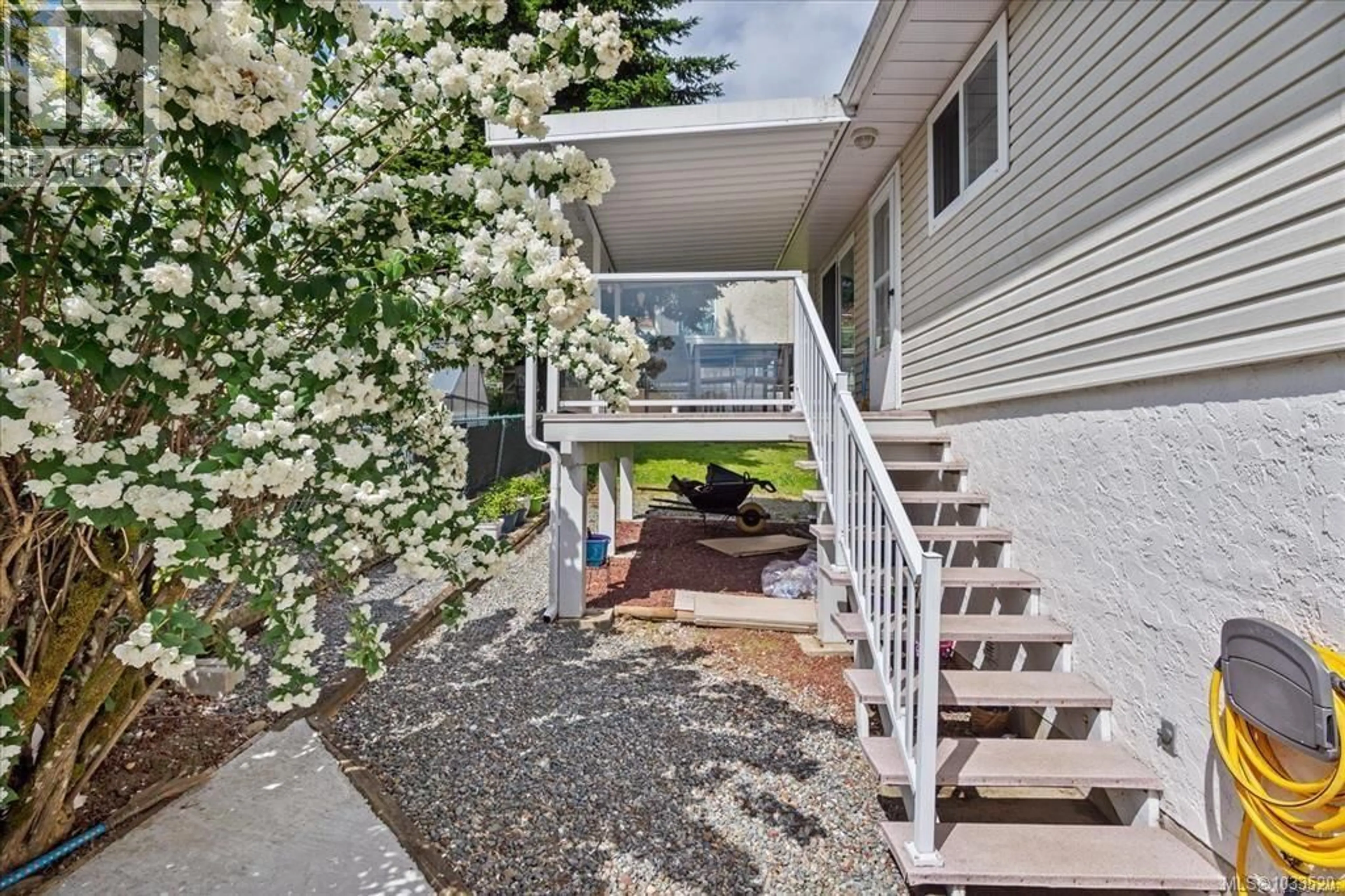 Patio, street for 549 WEBER STREET, Nanaimo British Columbia V9R5S1